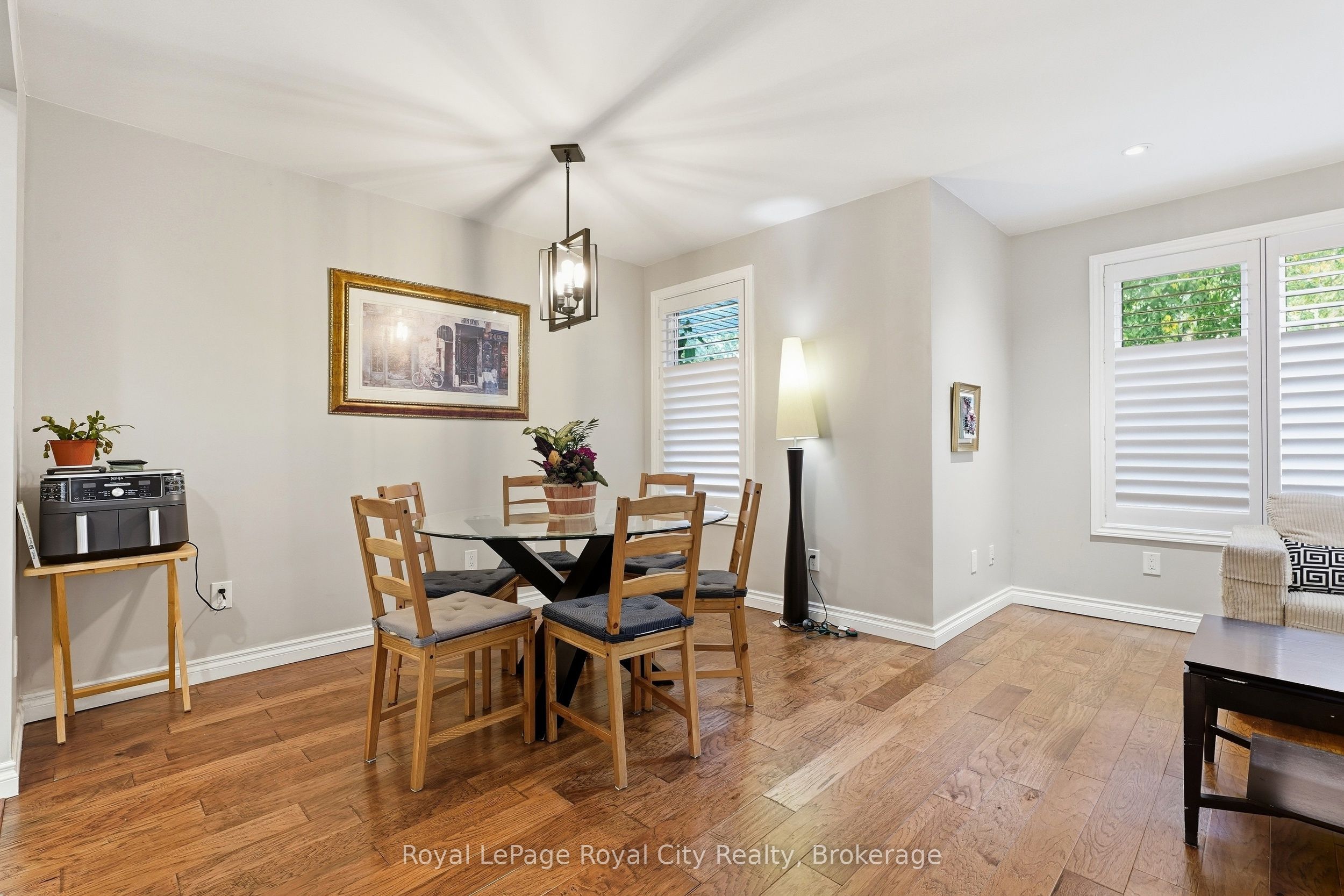 37 Mcilwraith Crescent Upper Property Photo 12