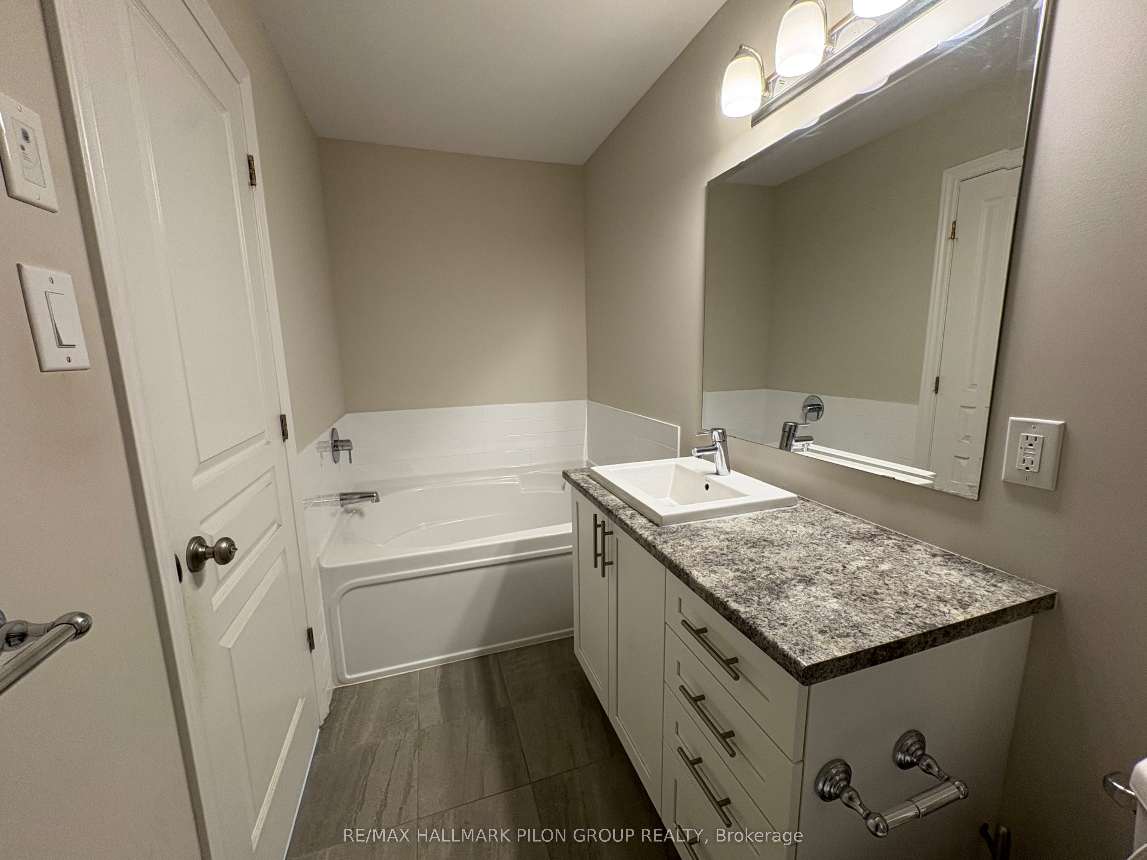 324 Rainrock Crescent Property Photo 11