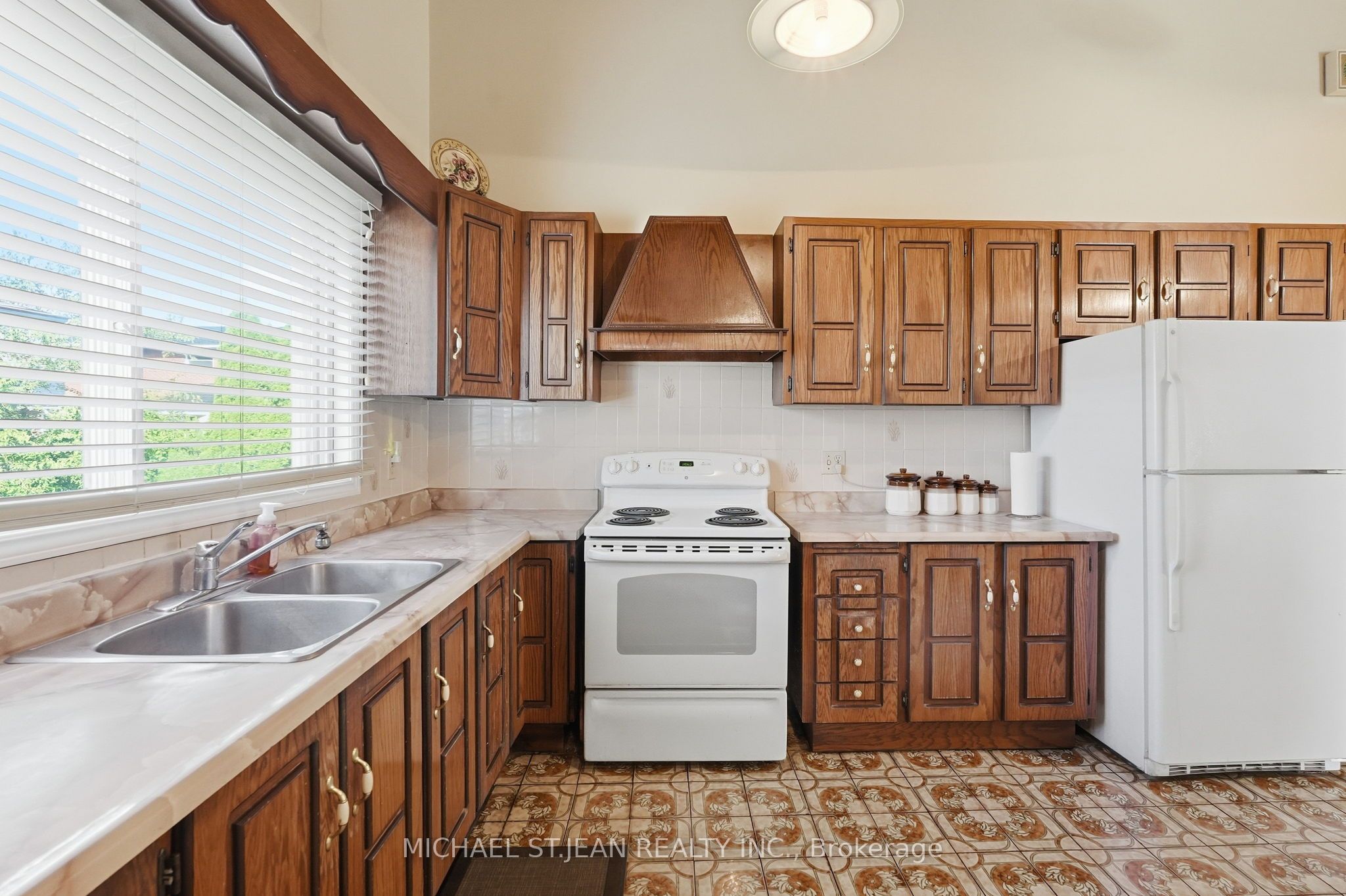 32 San Fernando Drive Property Photo 14