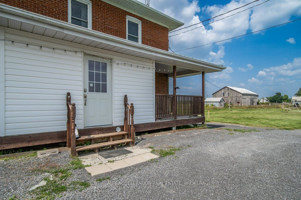 595 Craigen Road Property Photo 3