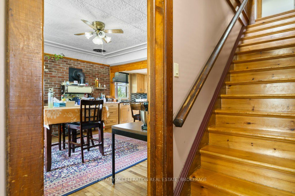595 Craigen Road Property Photo 5