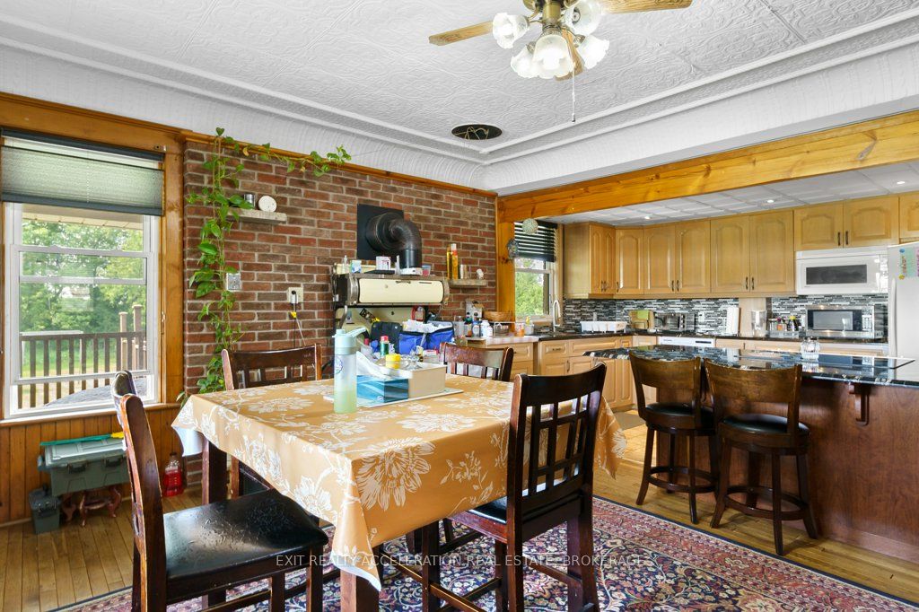 595 Craigen Road Property Photo 6