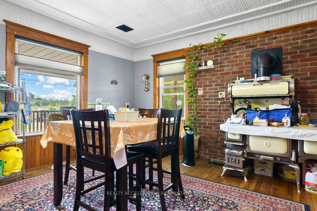 595 Craigen Road Property Photo 9