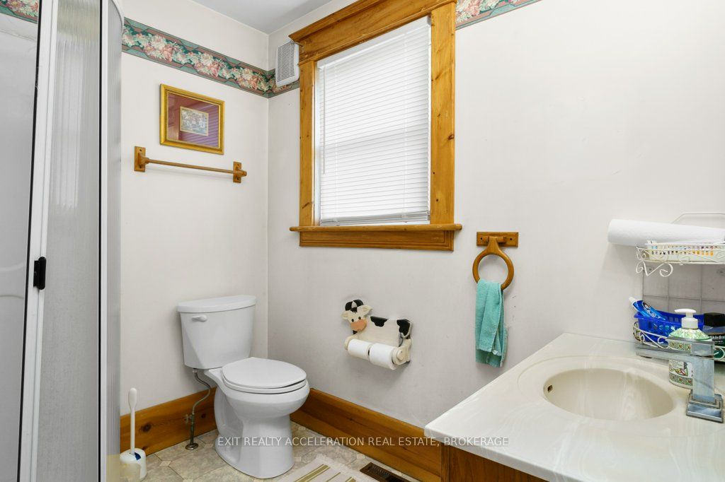595 Craigen Road Property Photo 17