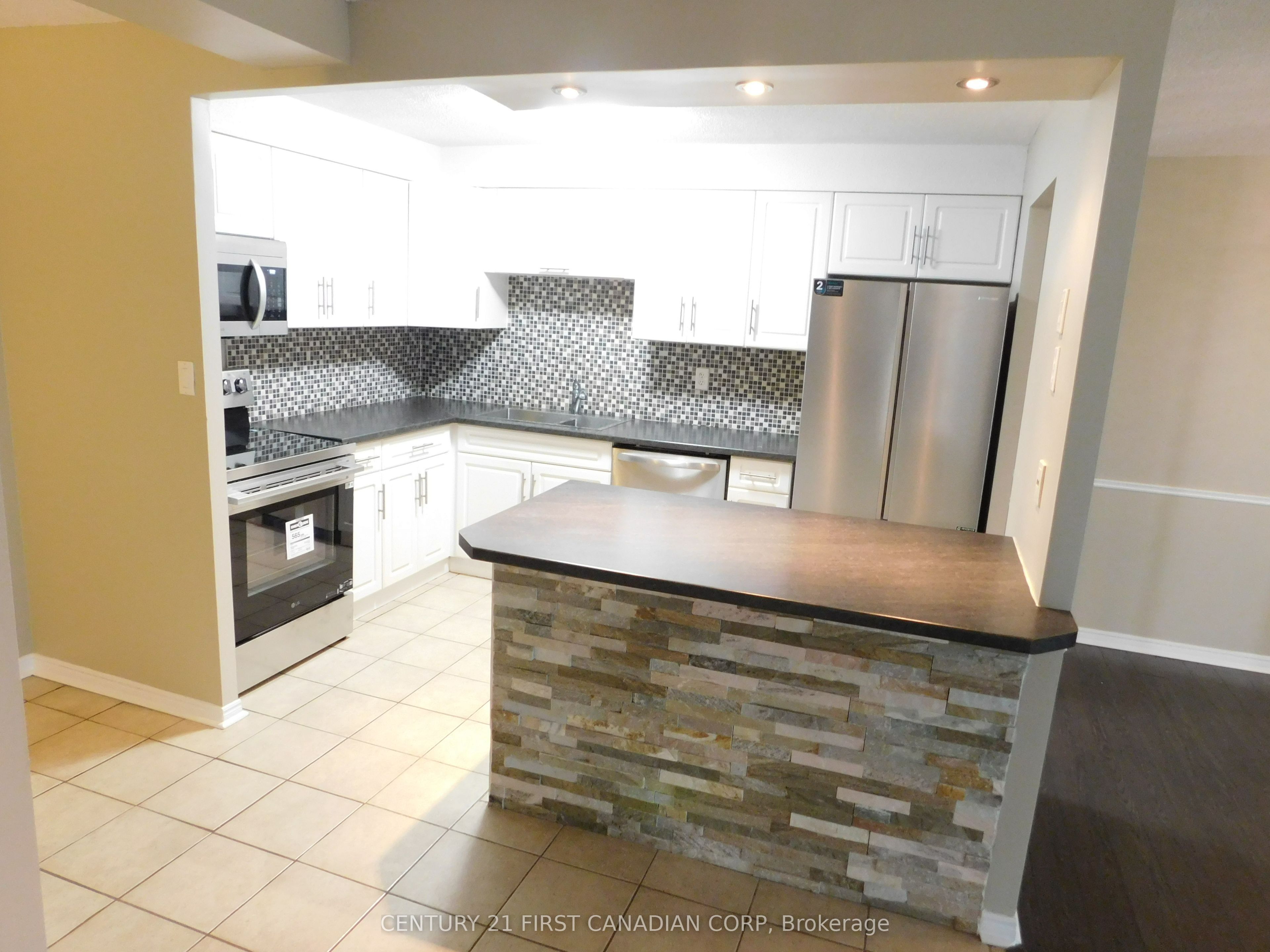 323 Colborne Street 2004 Property Photo 5