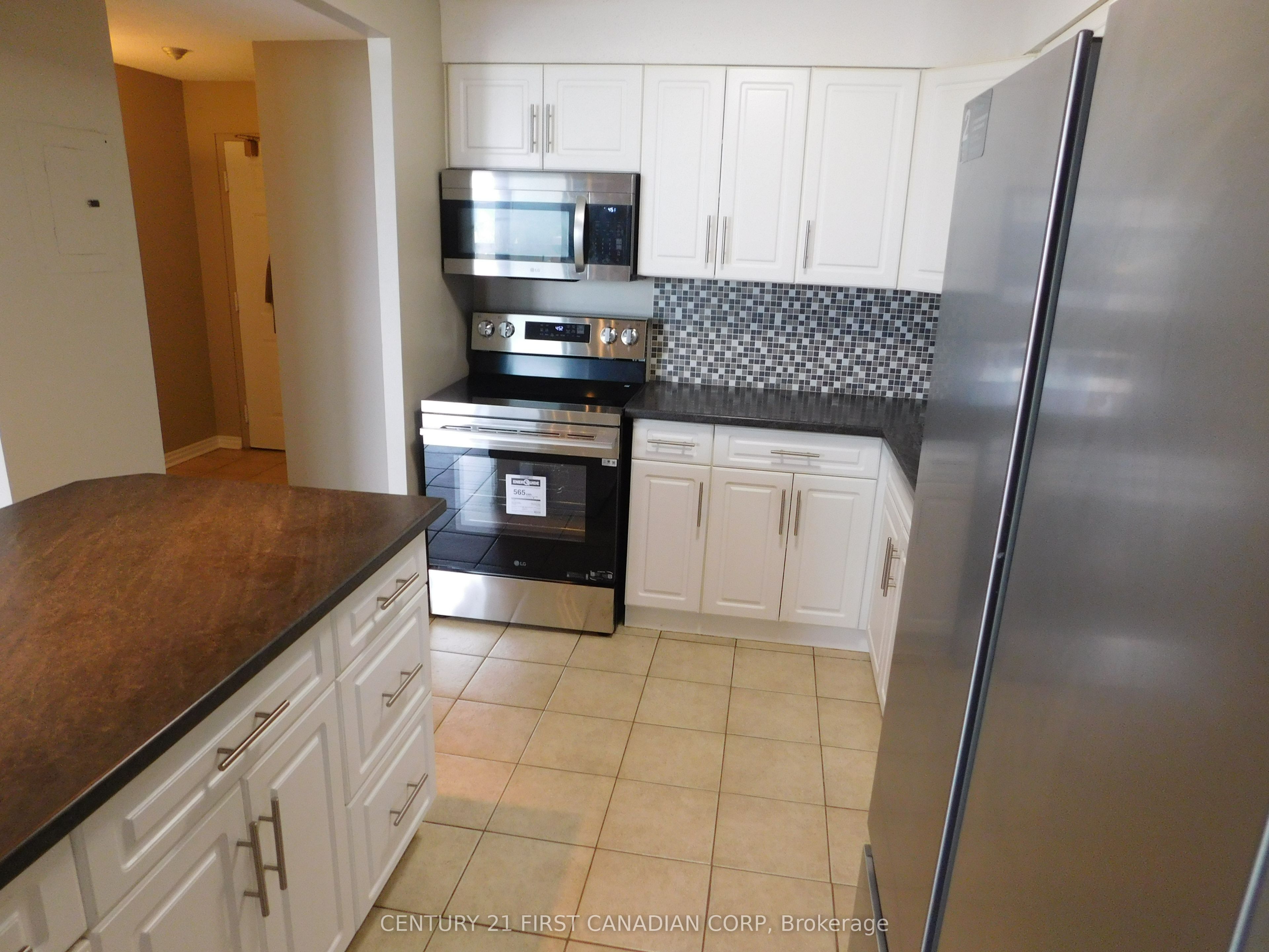 323 Colborne Street 2004 Property Photo 6