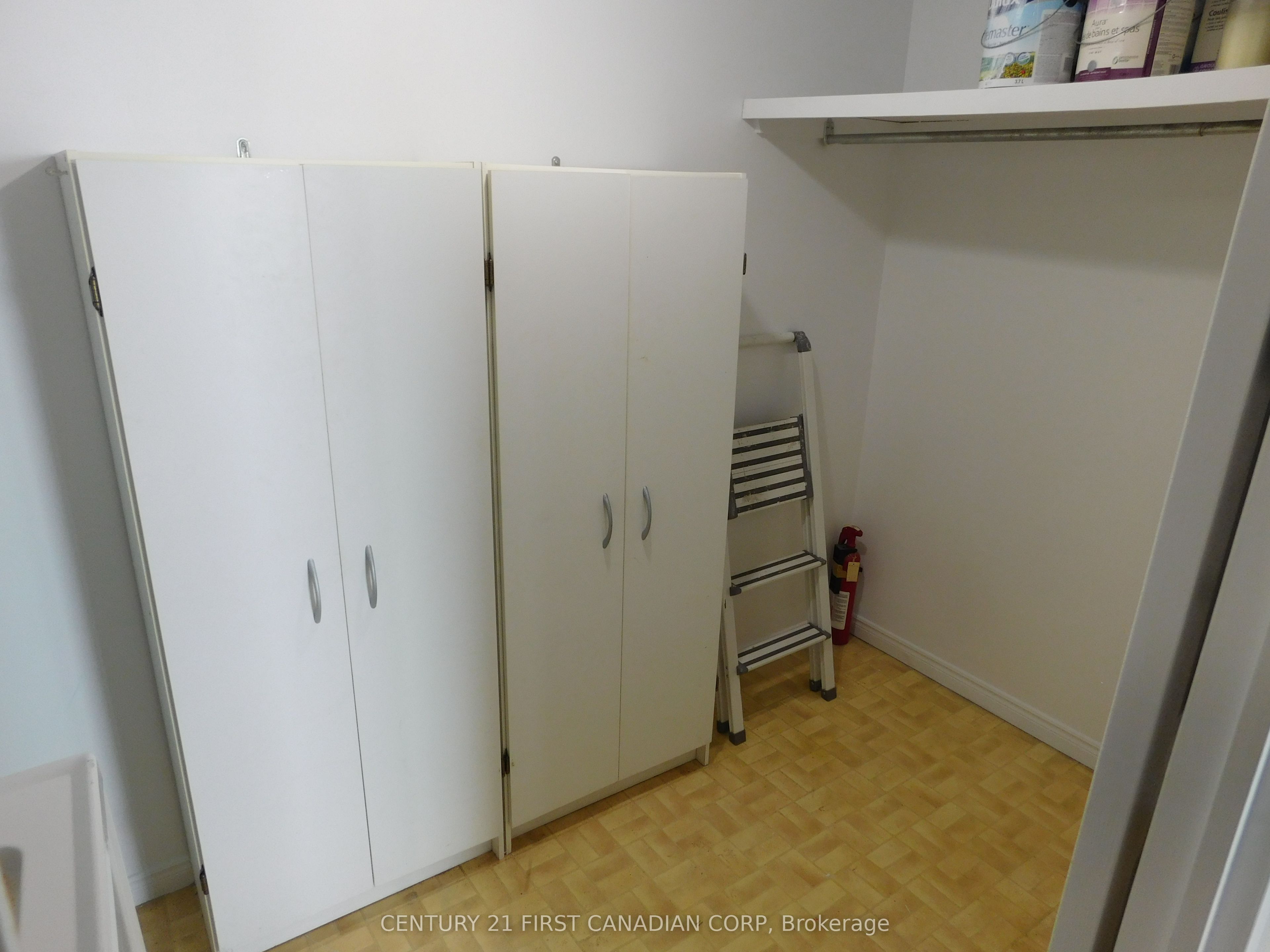 323 Colborne Street 2004 Property Photo 11