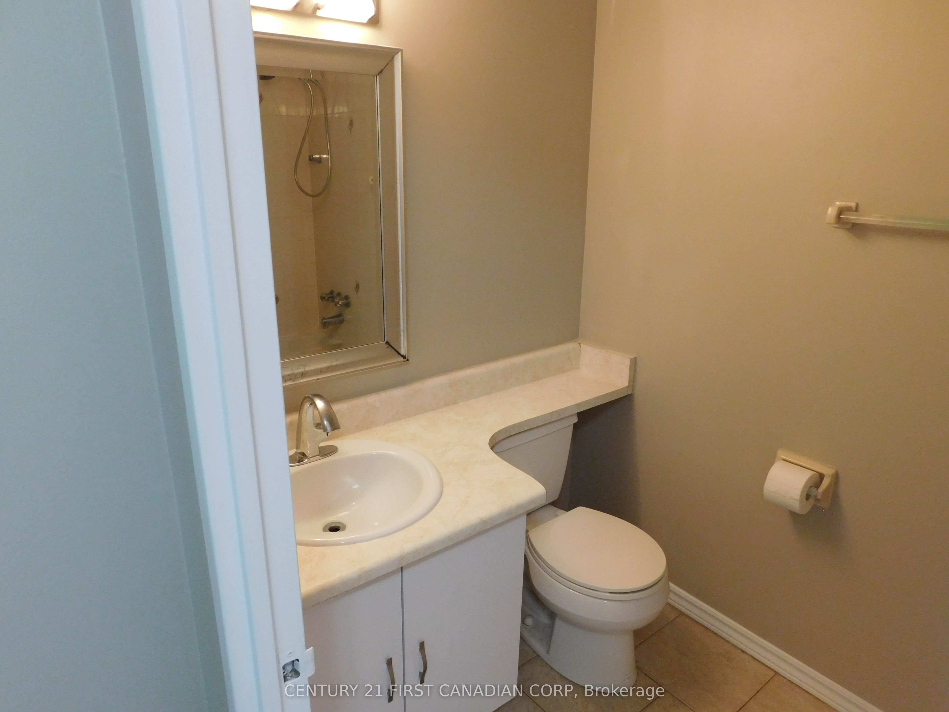 323 Colborne Street 2004 Property Photo 13