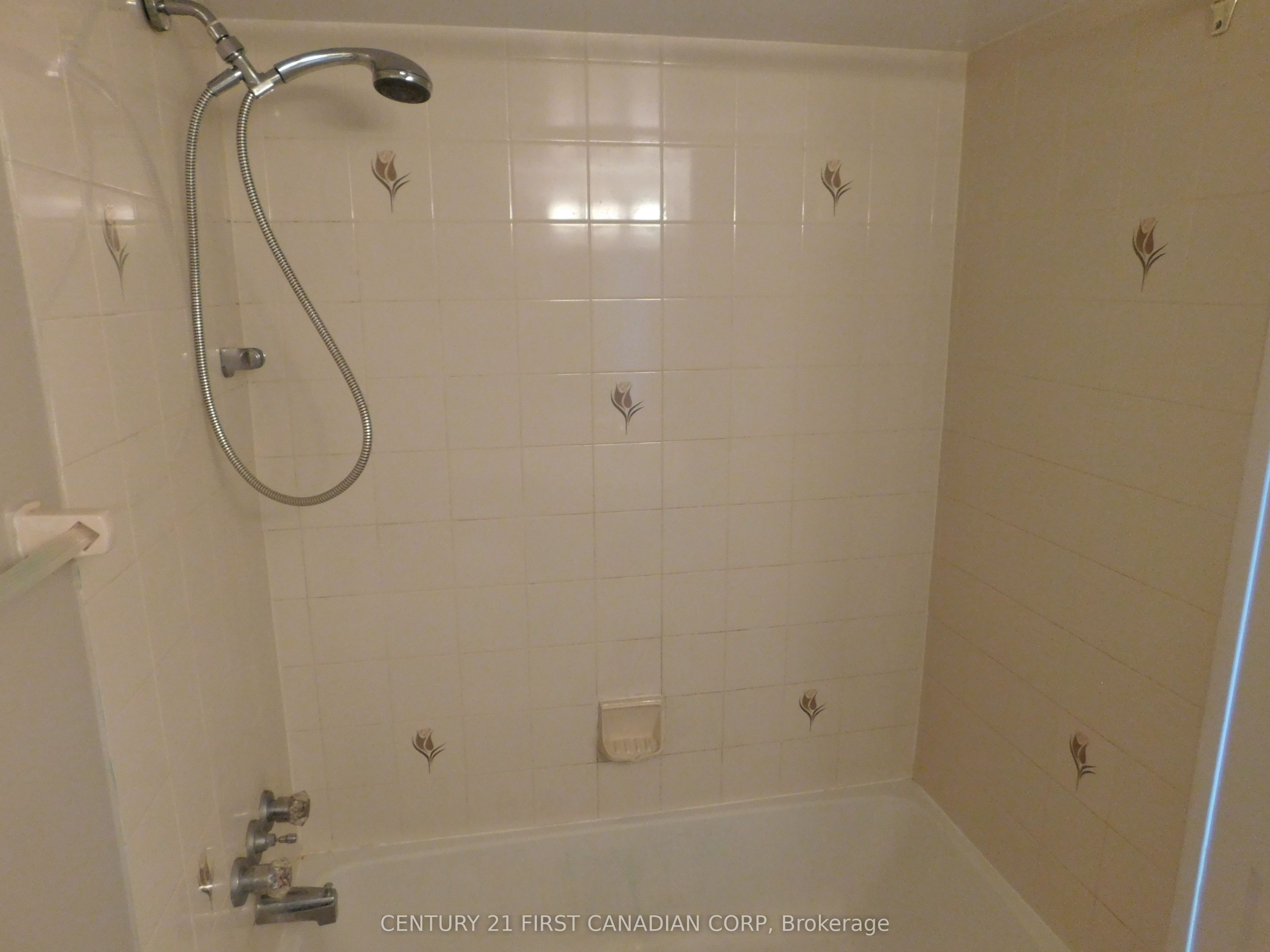 323 Colborne Street 2004 Property Photo 17