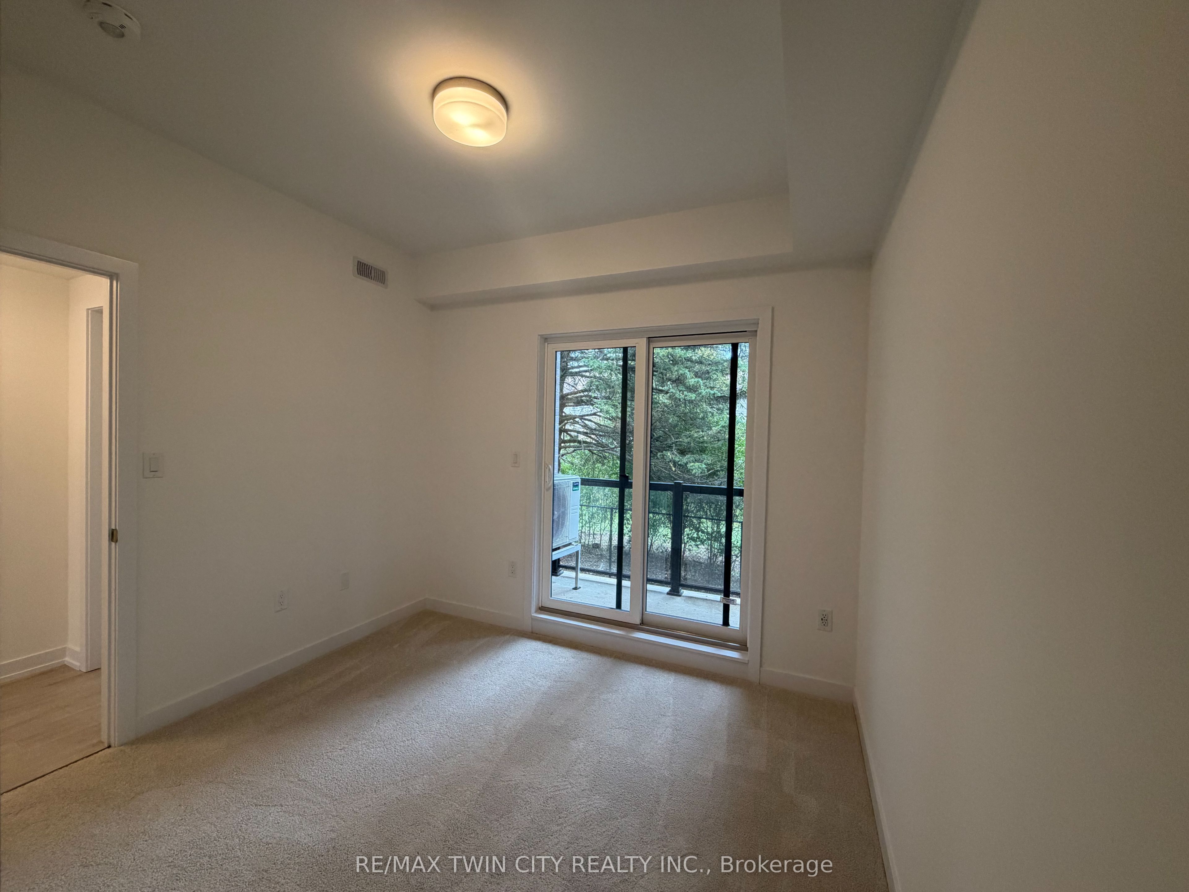 42 Lowes Road W 80 Property Photo 9