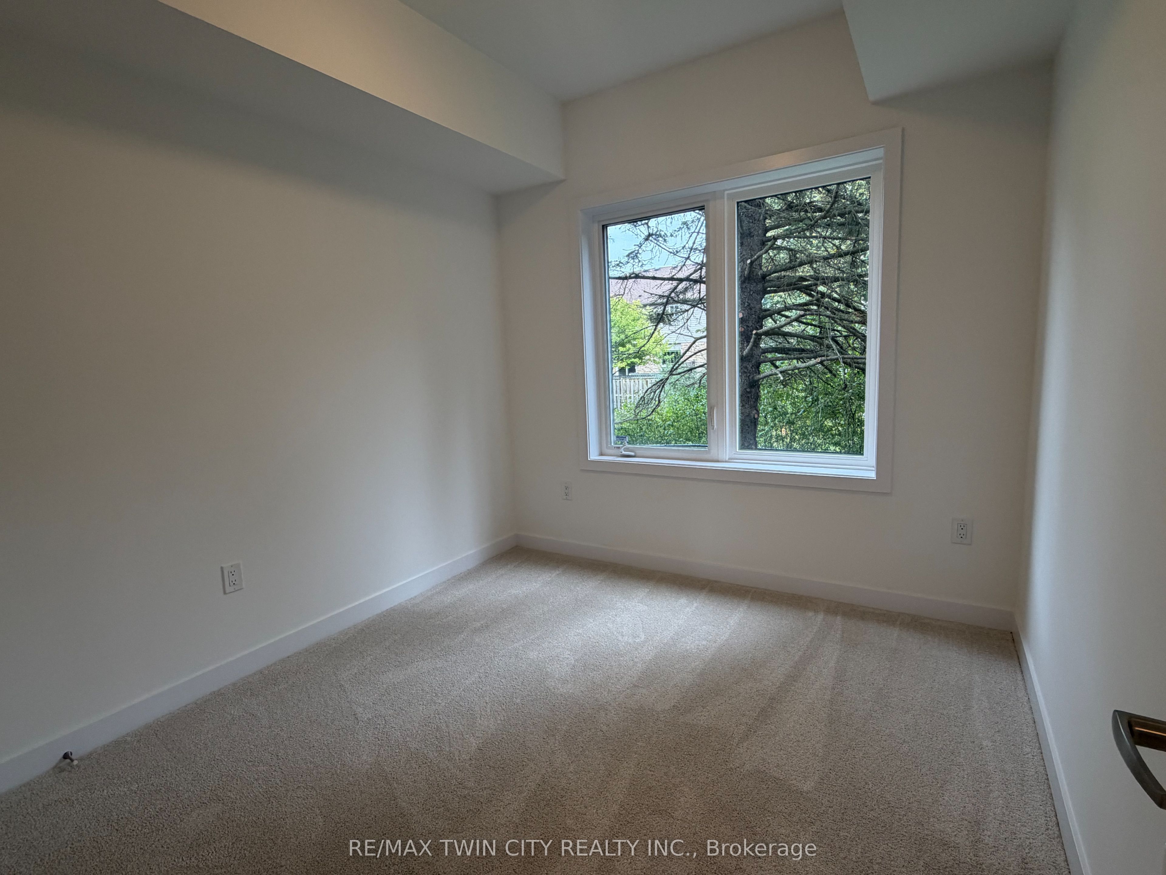 42 Lowes Road W 80 Property Photo 10