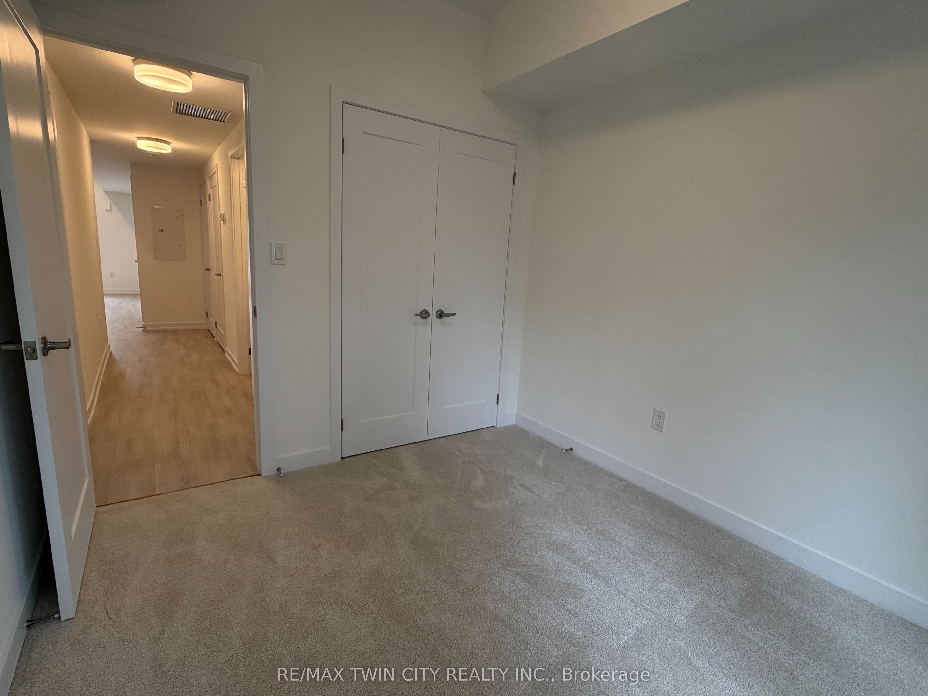 42 Lowes Road W 80 Property Photo 11