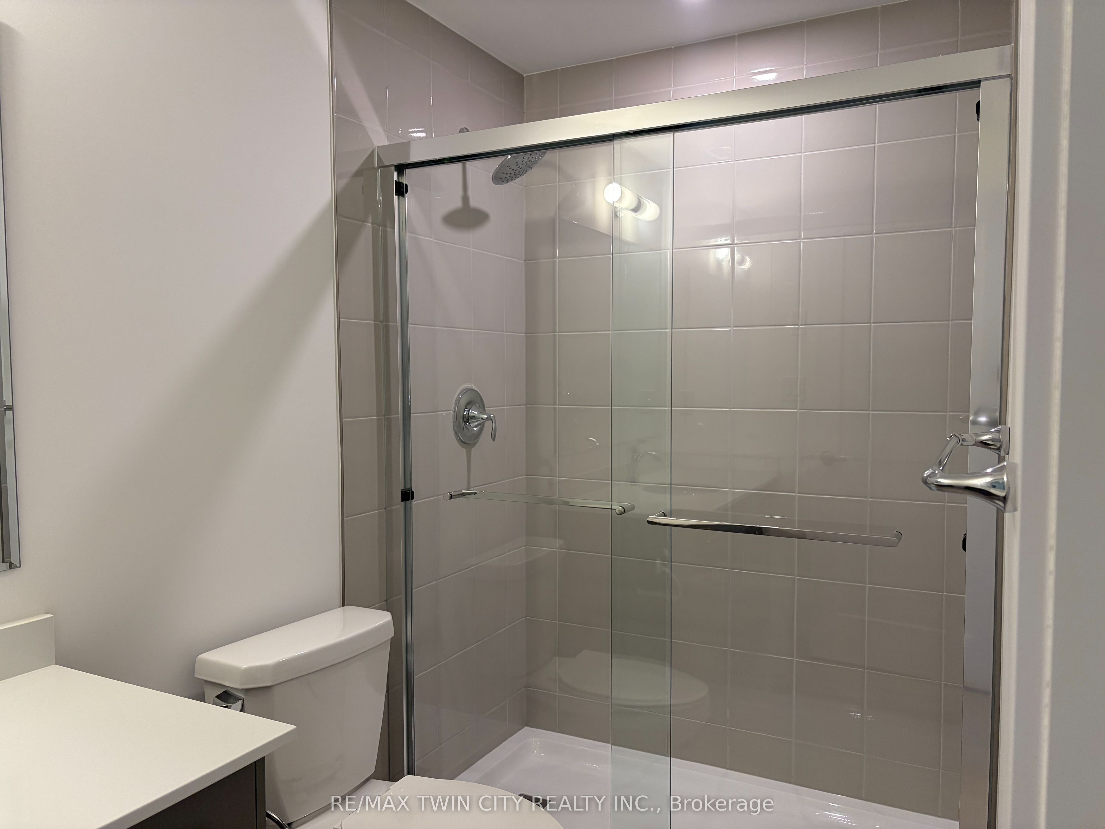 42 Lowes Road W 80 Property Photo 12