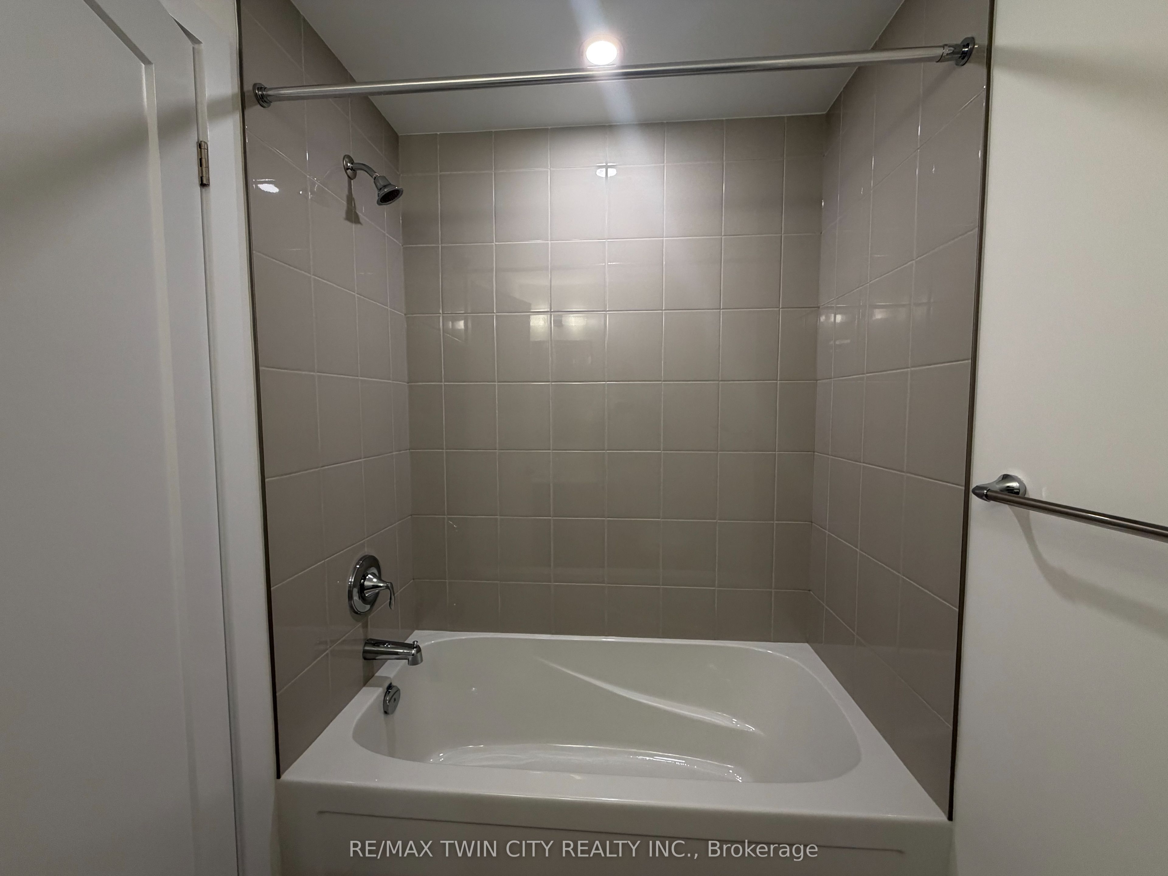 42 Lowes Road W 80 Property Photo 16