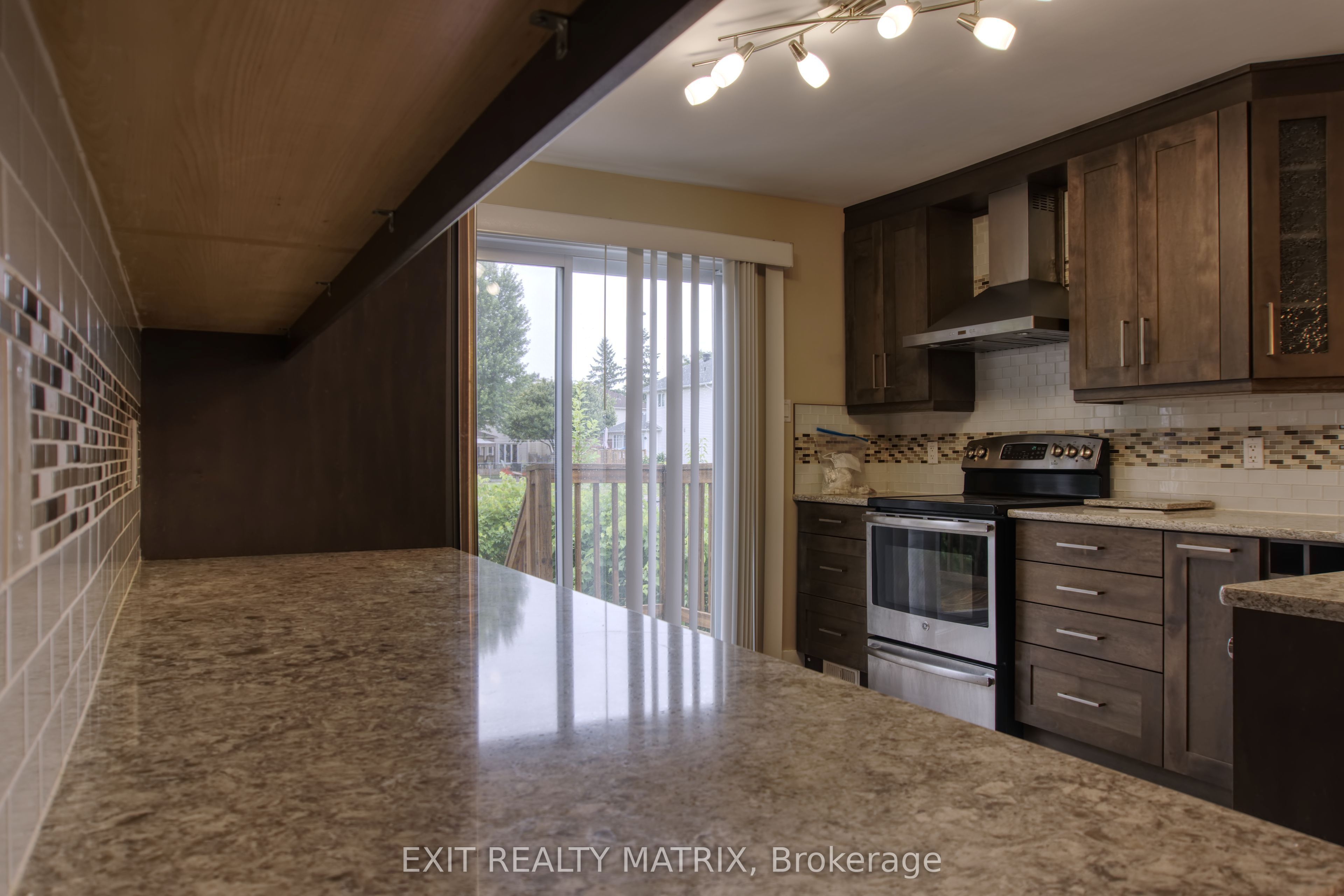 1557 Belcourt Boulevard Property Photo 5