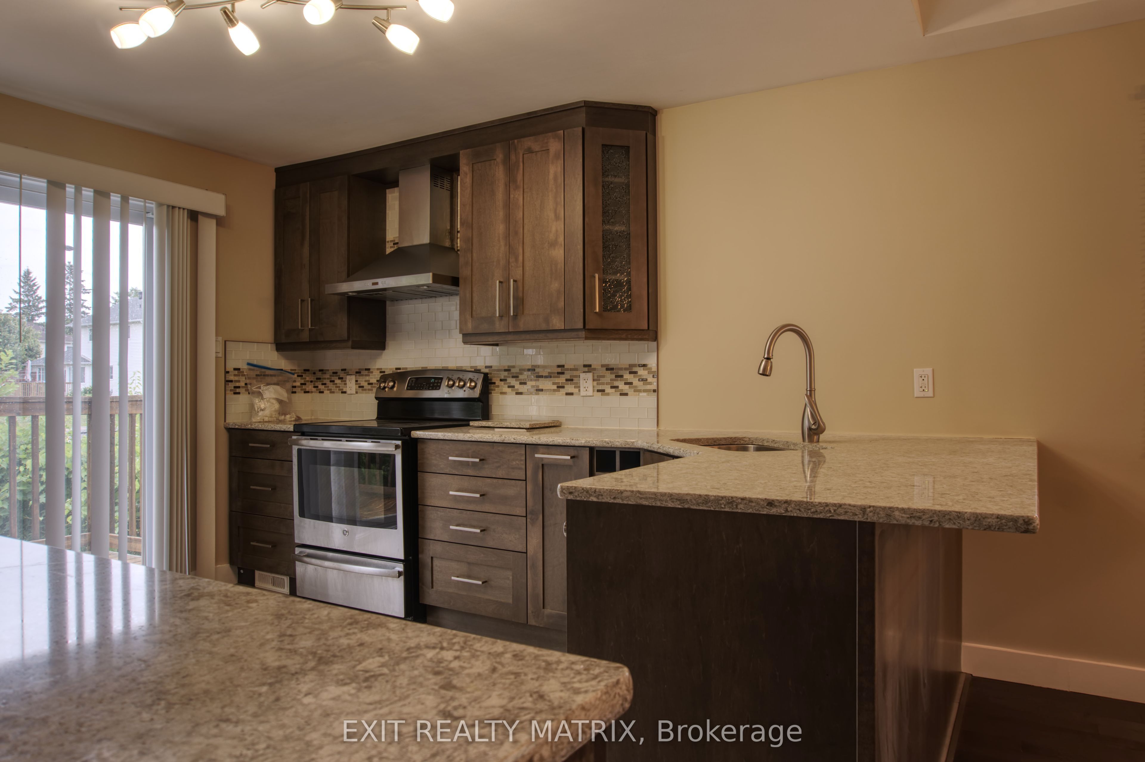 1557 Belcourt Boulevard Property Photo 9