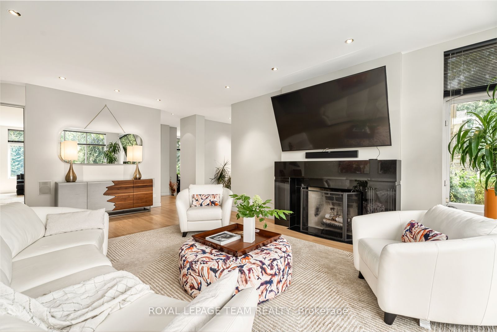 725 Manor Avenue Property Photo 4