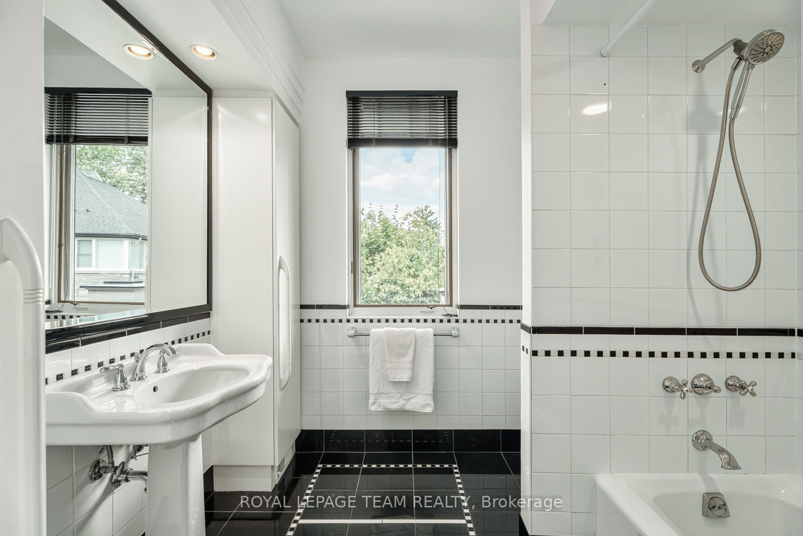 725 Manor Avenue Property Photo 26