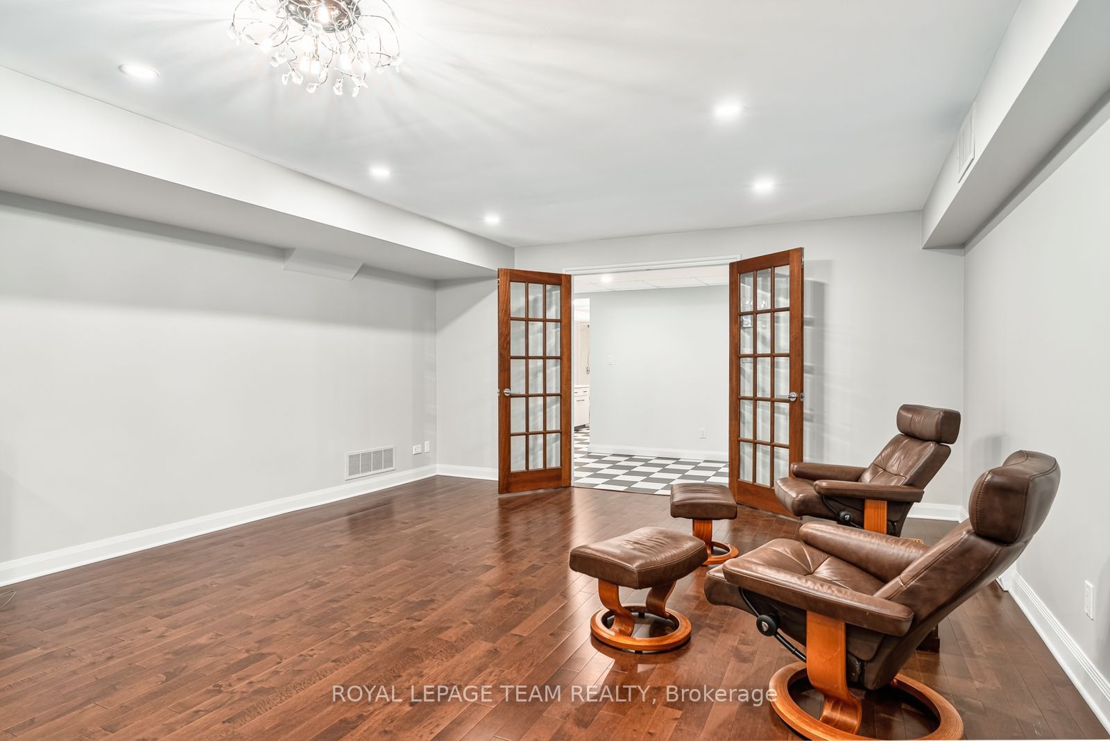 725 Manor Avenue Property Photo 36