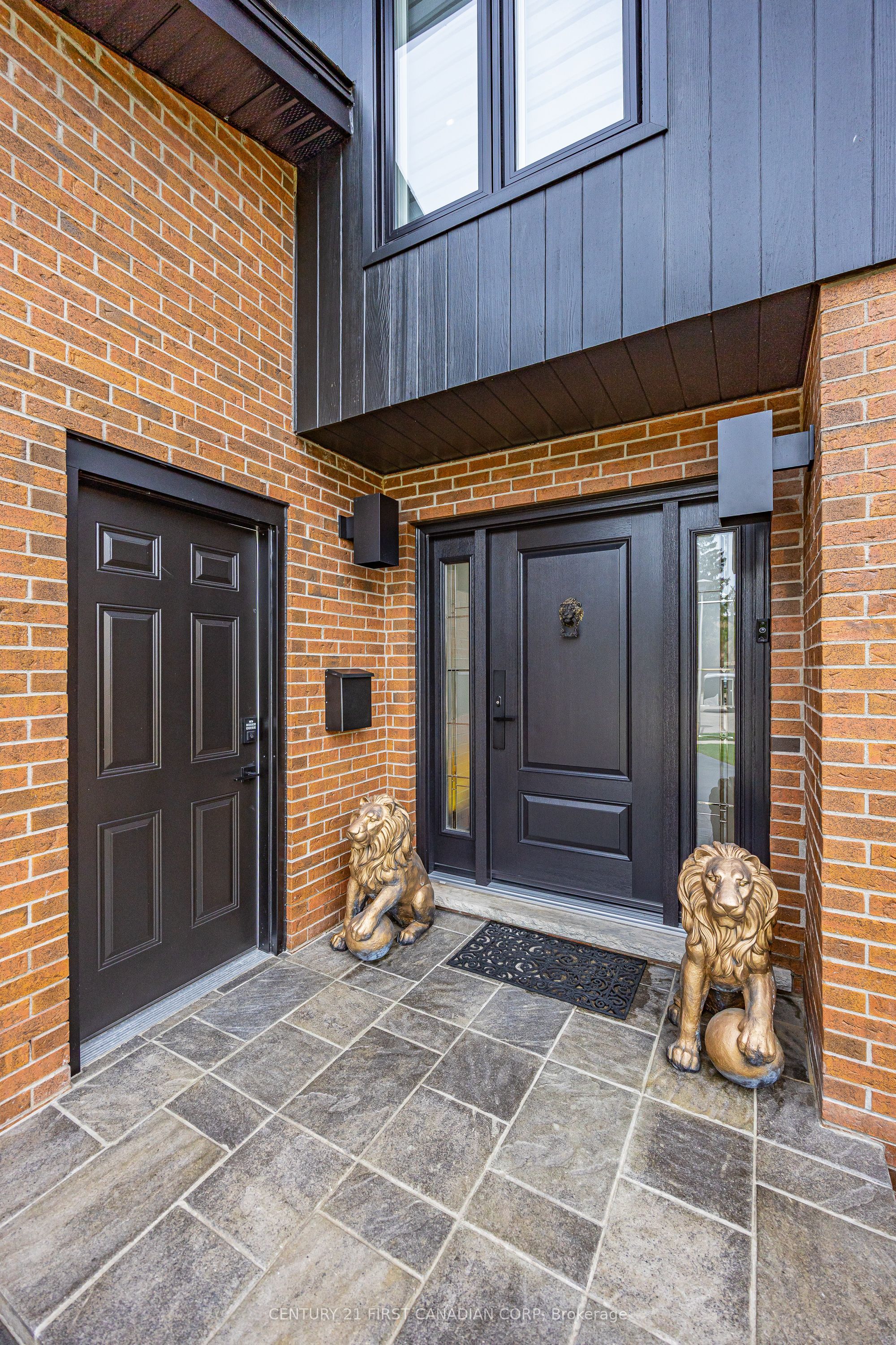 28 Lindbrook Court Property Photo 4