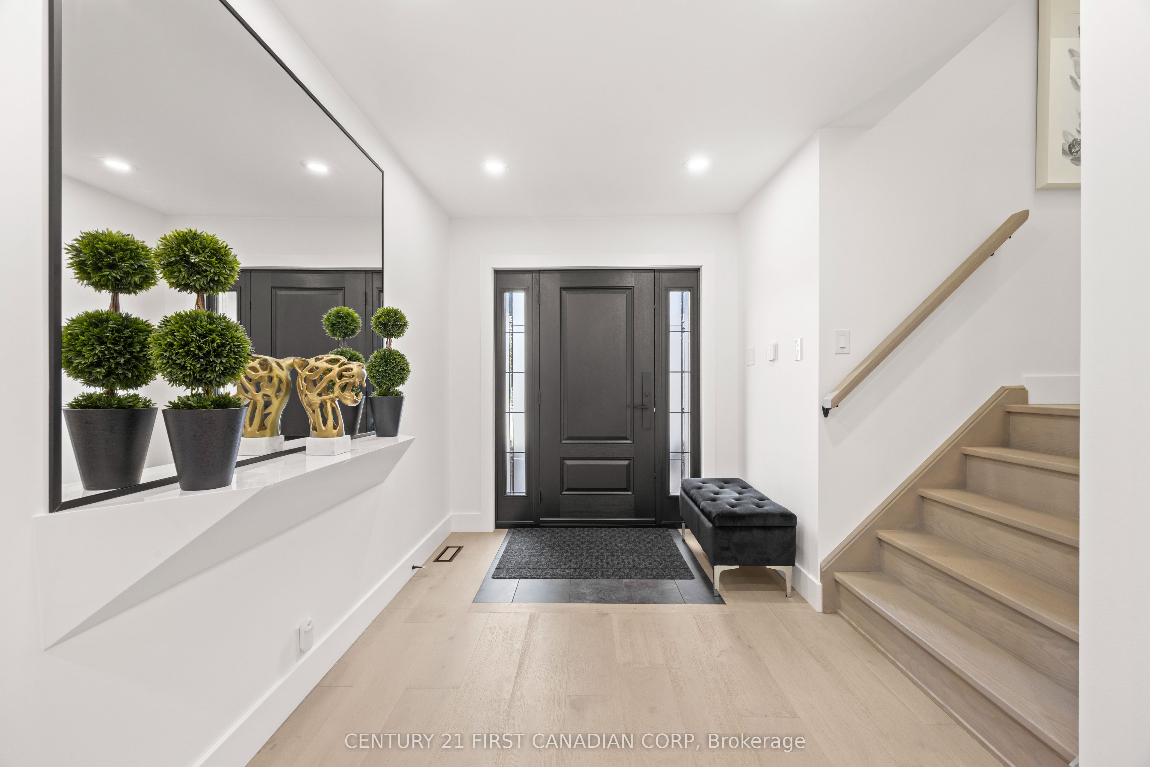 28 Lindbrook Court Property Photo 5