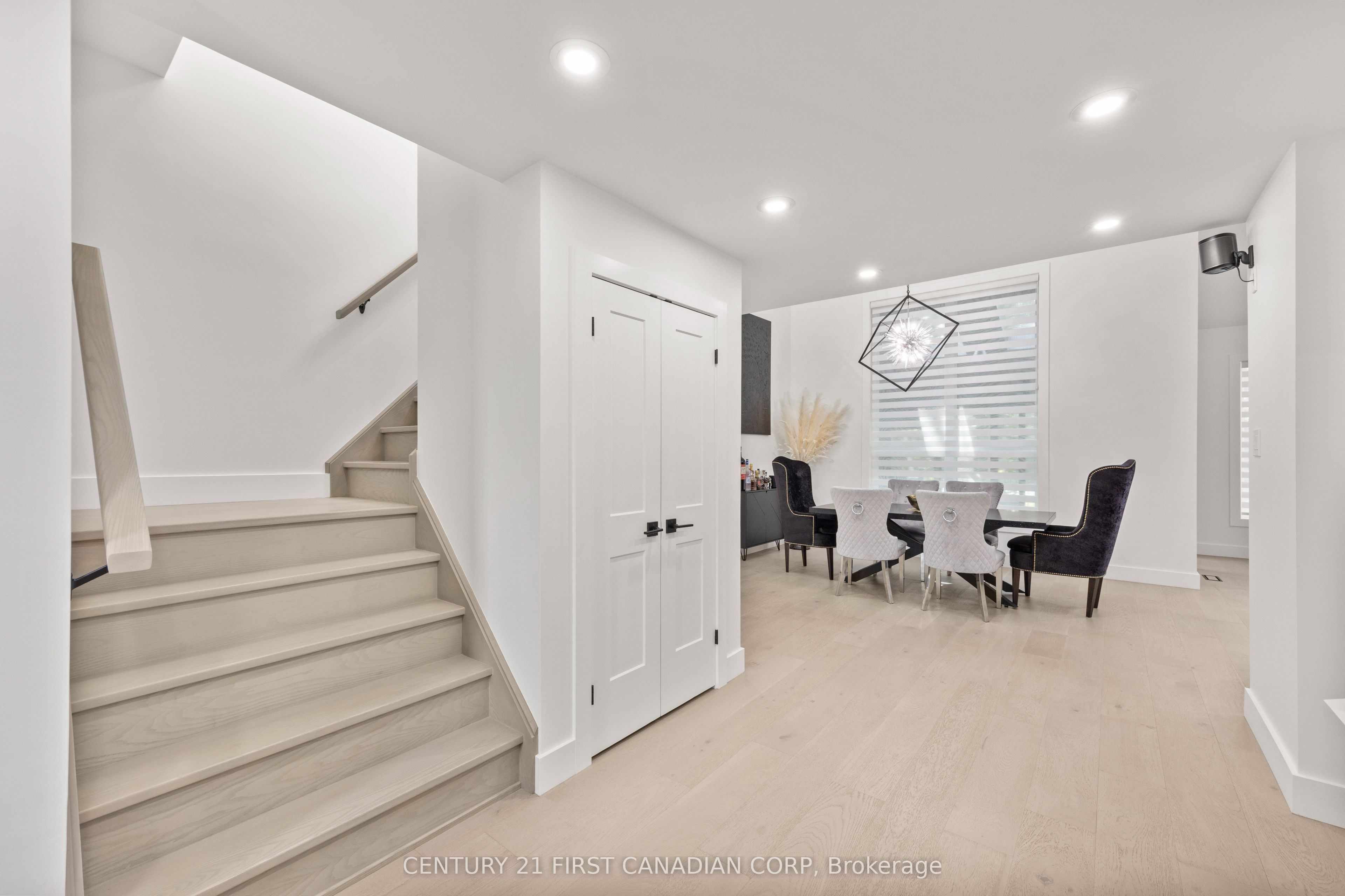 28 Lindbrook Court Property Photo 6