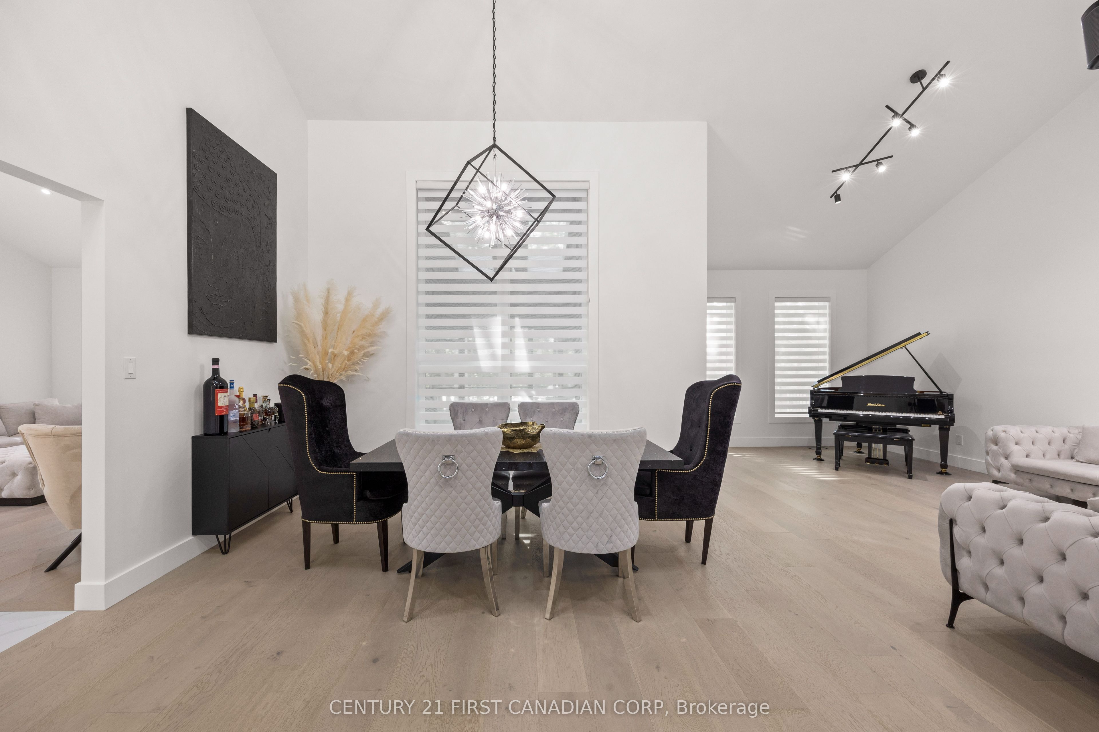 28 Lindbrook Court Property Photo 7
