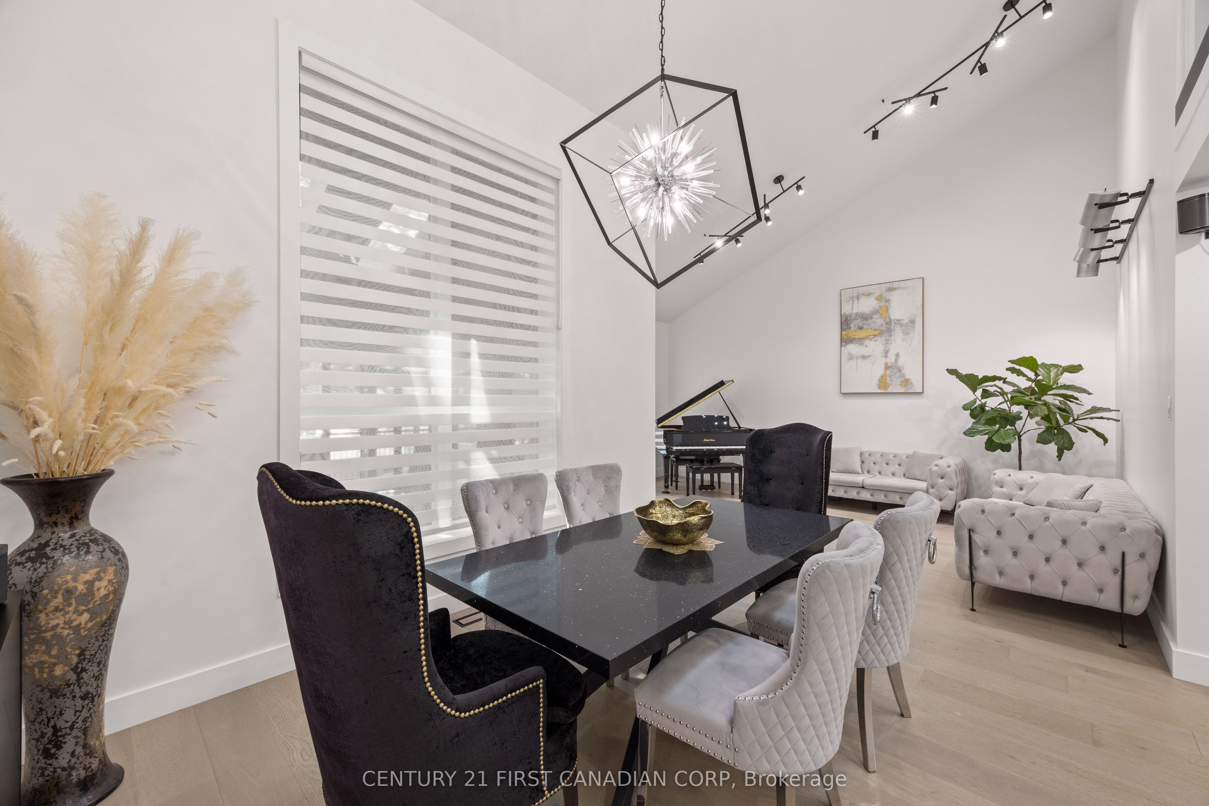 28 Lindbrook Court Property Photo 8