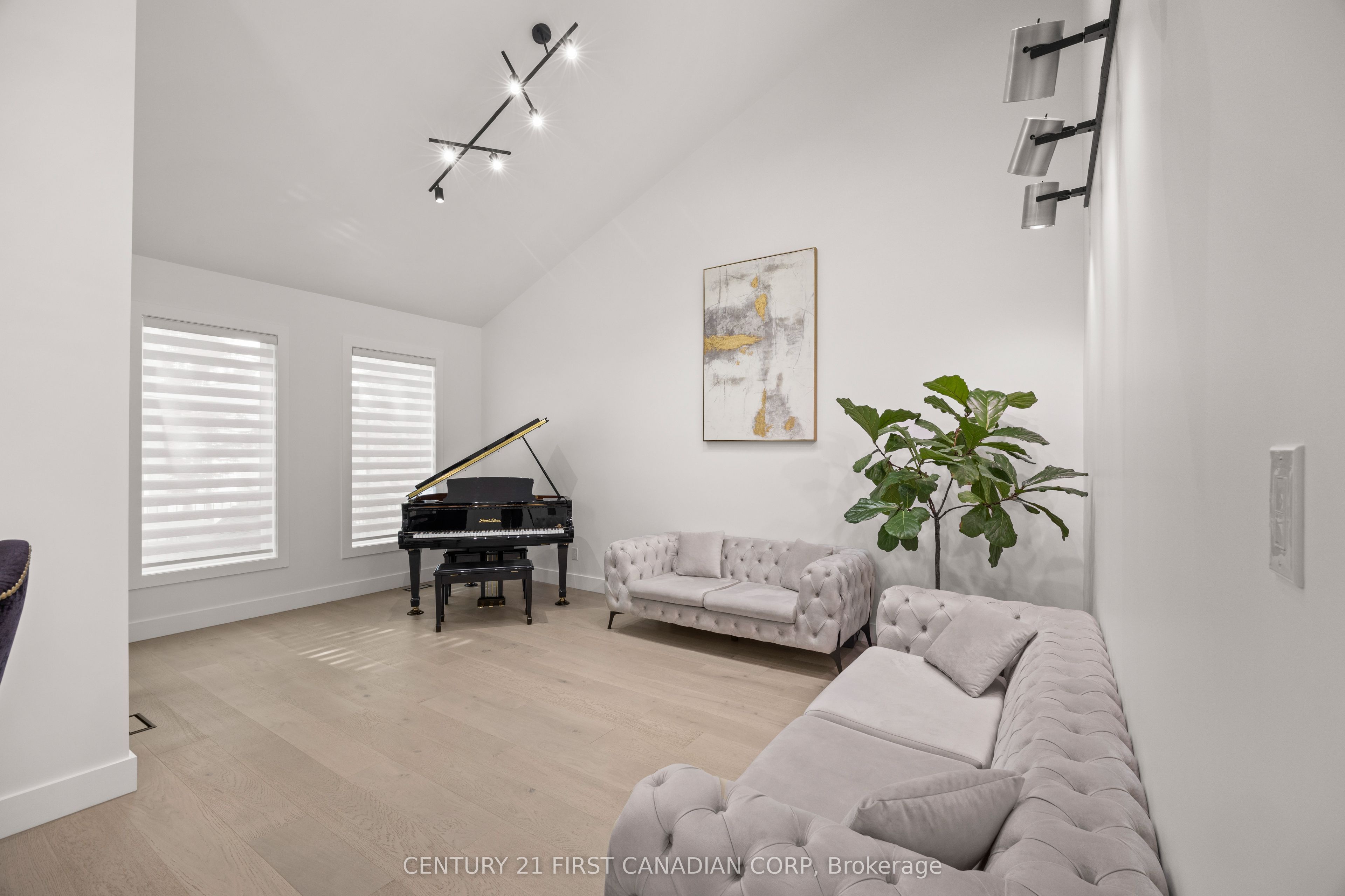 28 Lindbrook Court Property Photo 10