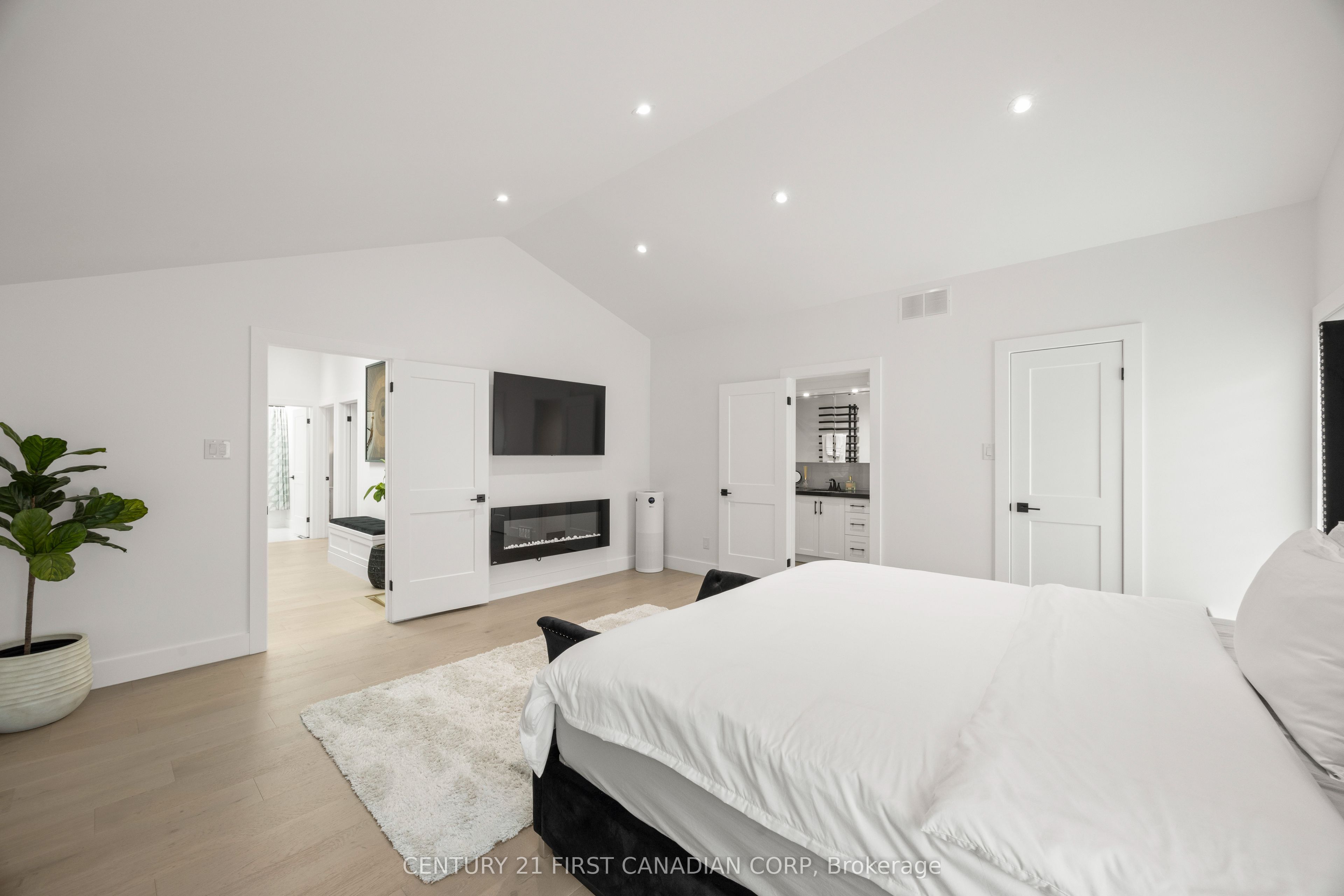 28 Lindbrook Court Property Photo 25