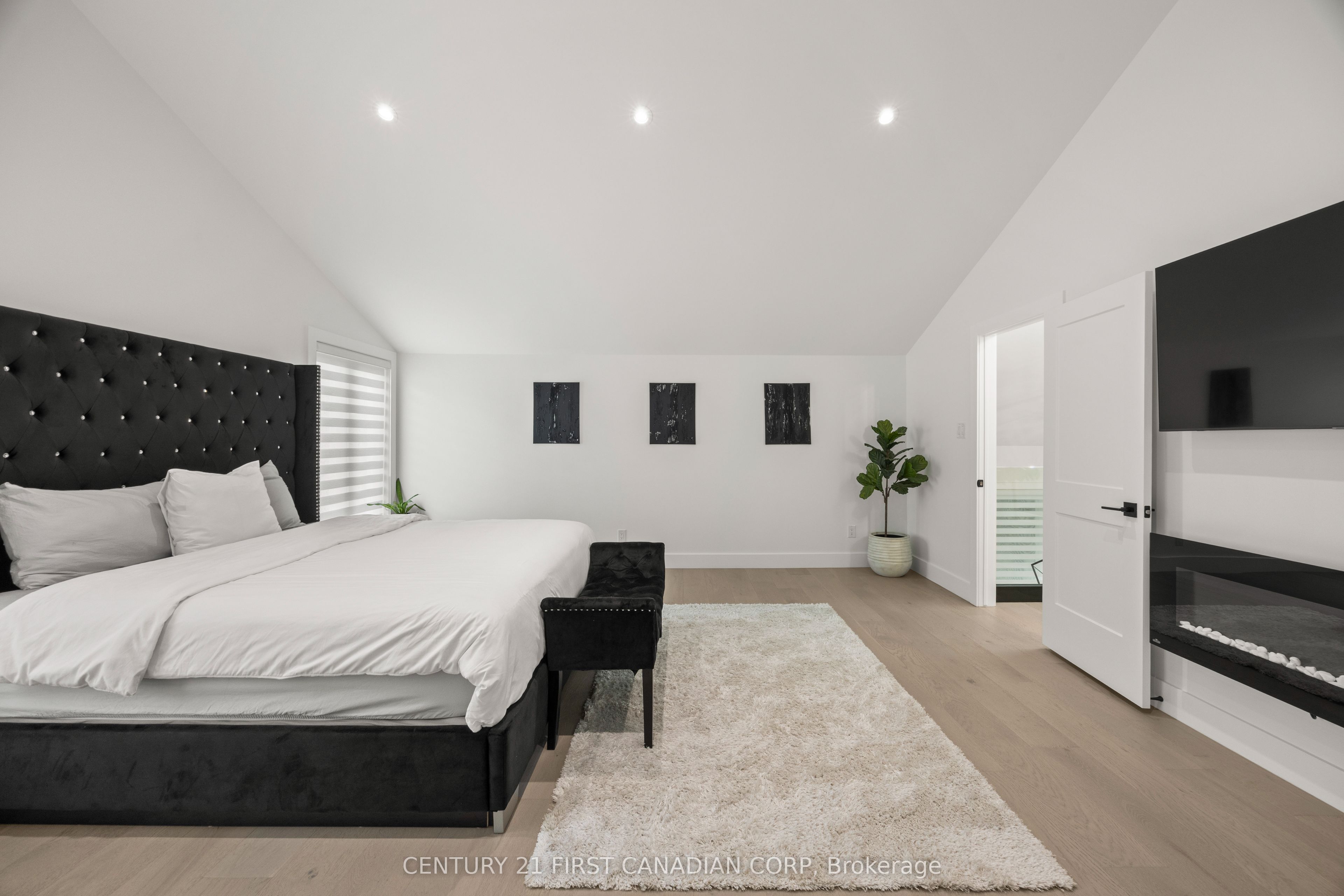 28 Lindbrook Court Property Photo 26