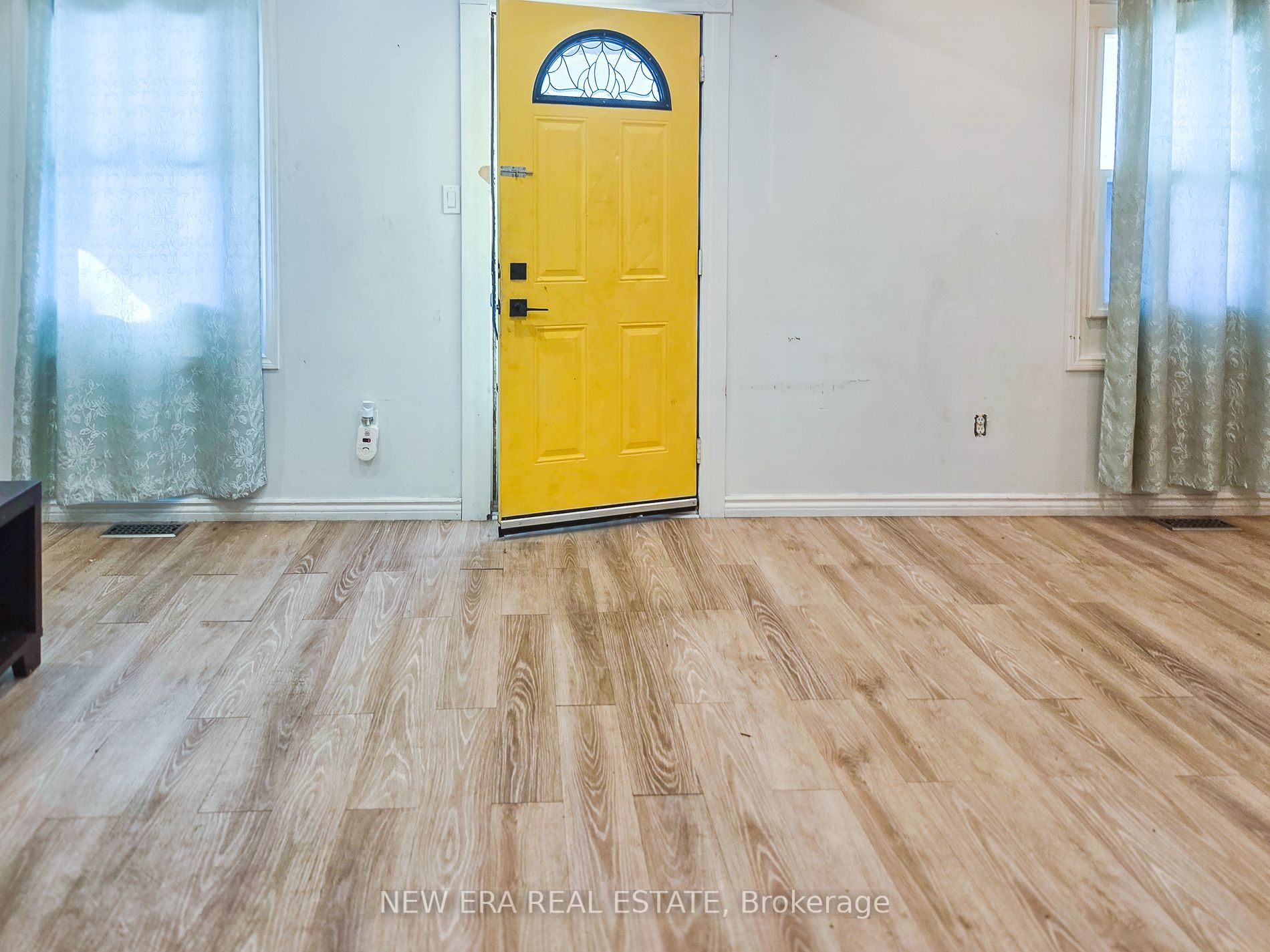 212 Niagara Street Property Photo 14