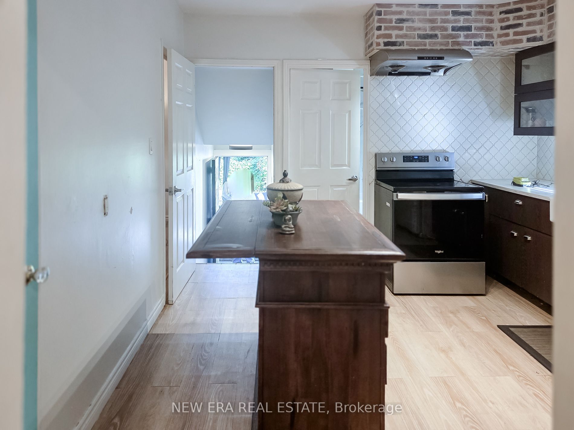 212 Niagara Street Property Photo 17