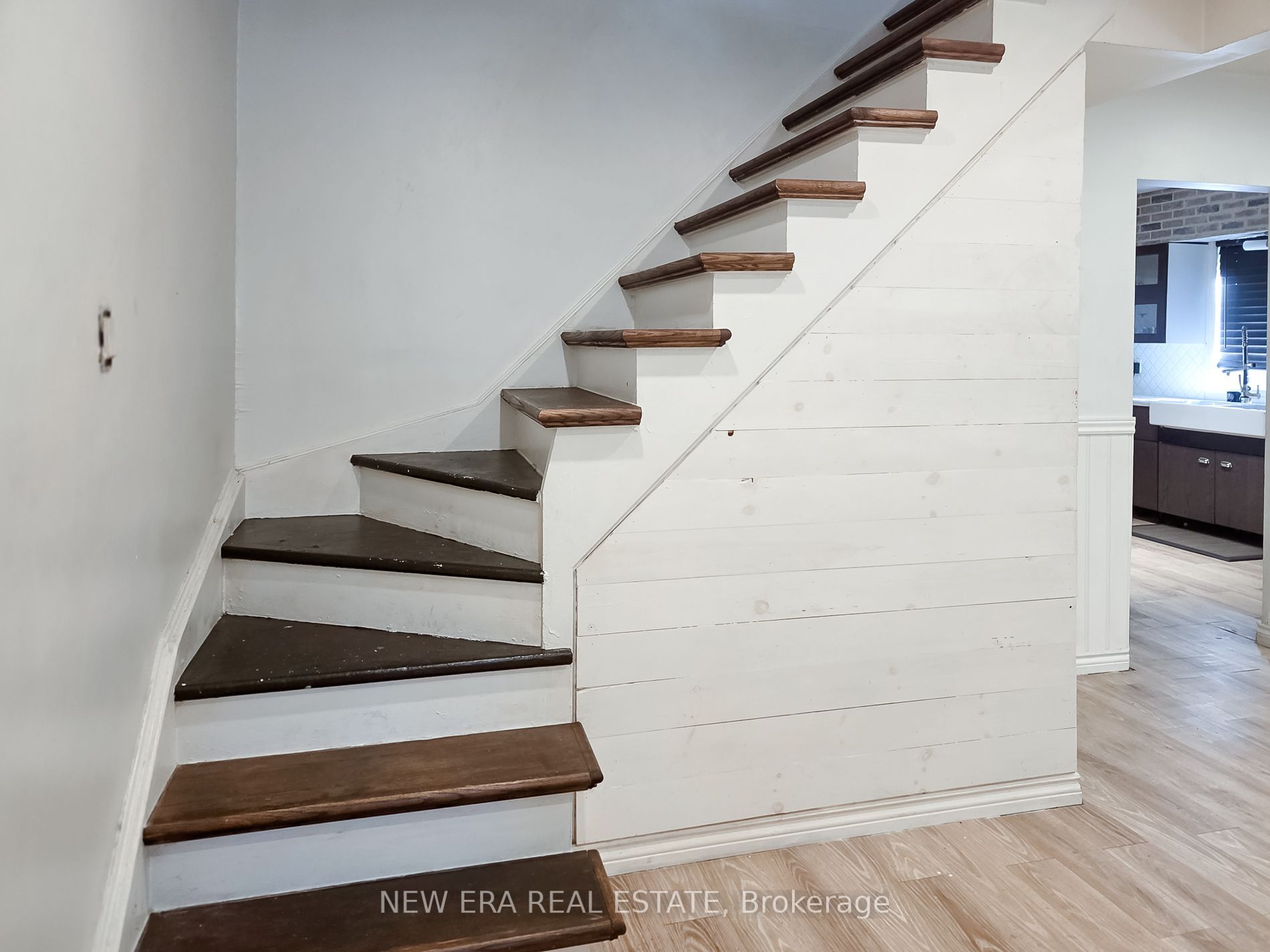 212 Niagara Street Property Photo 22