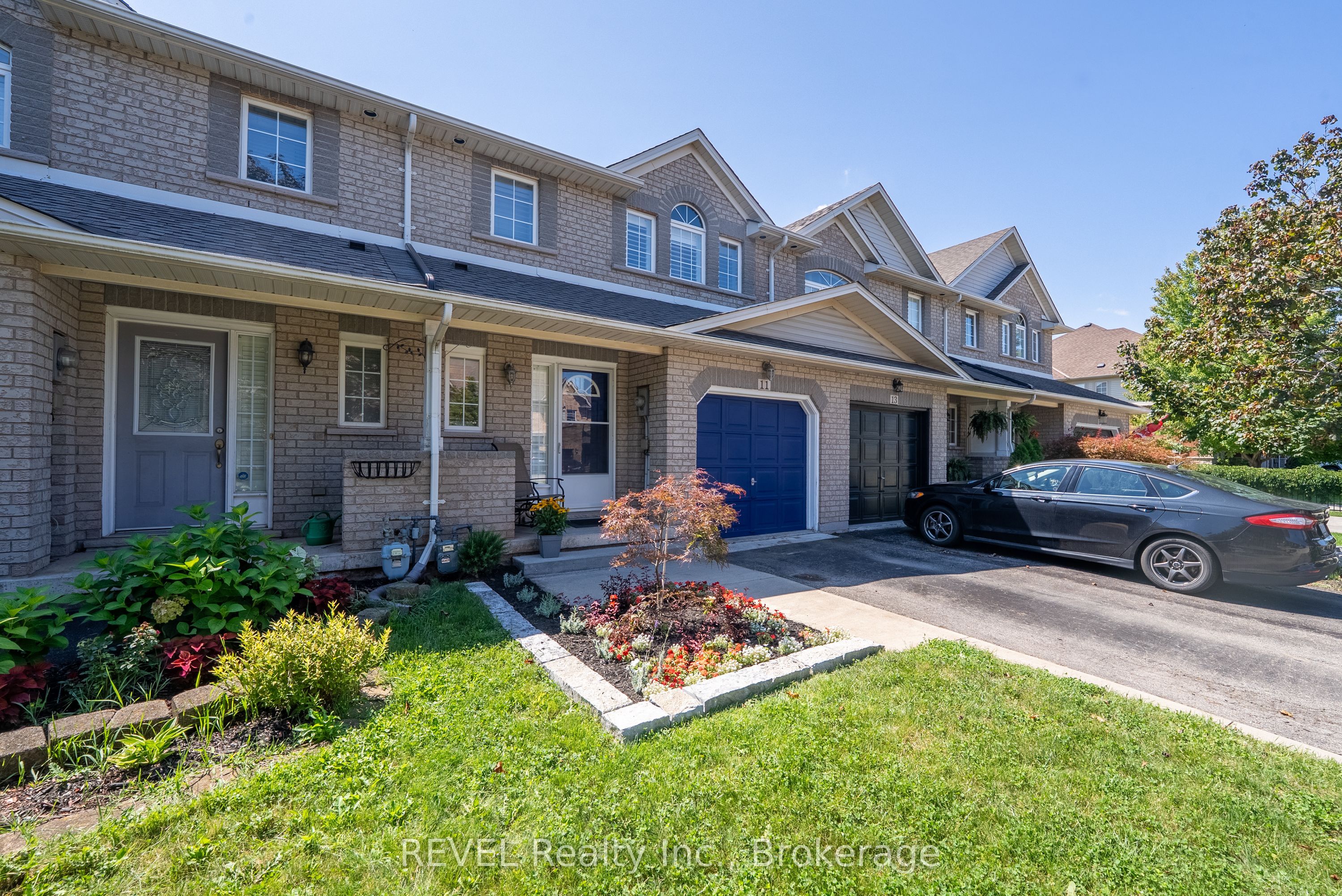 11 Elderberry Avenue Property Photo 2