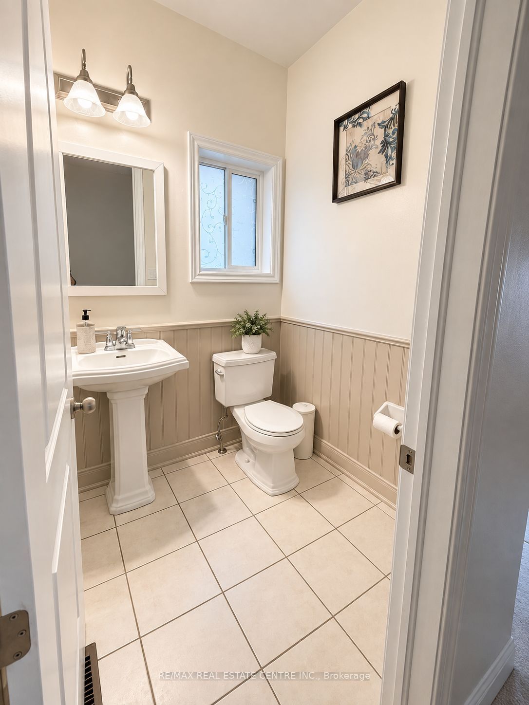 639 Hammond Street W Property Photo 2