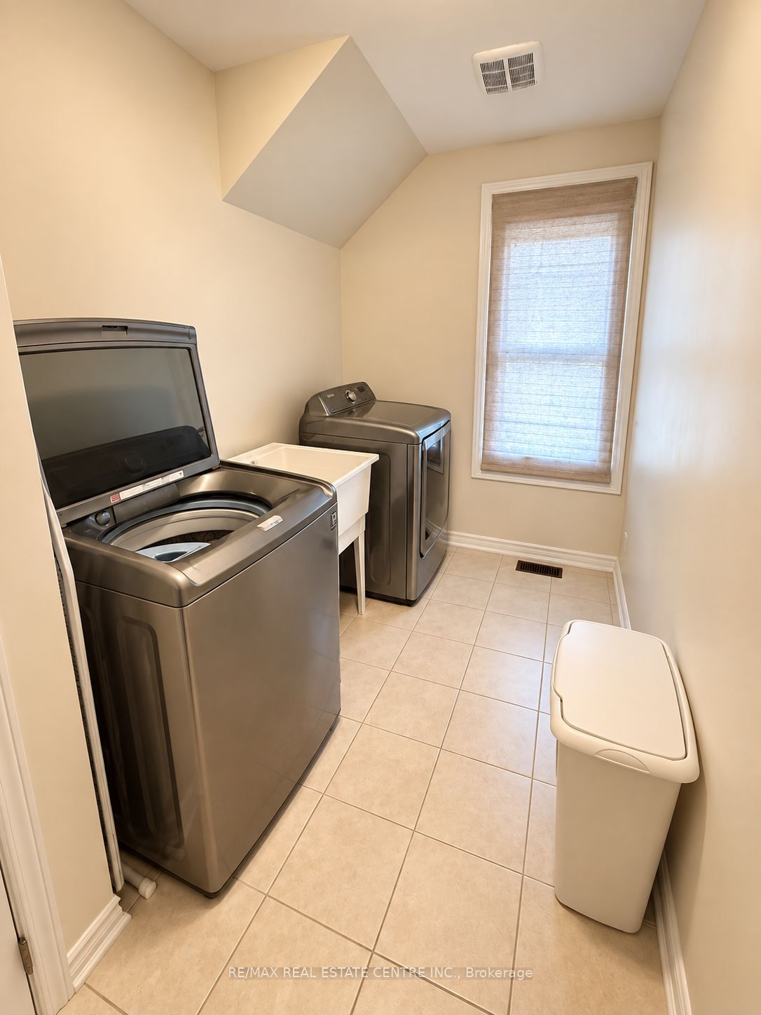 639 Hammond Street W Property Photo 16