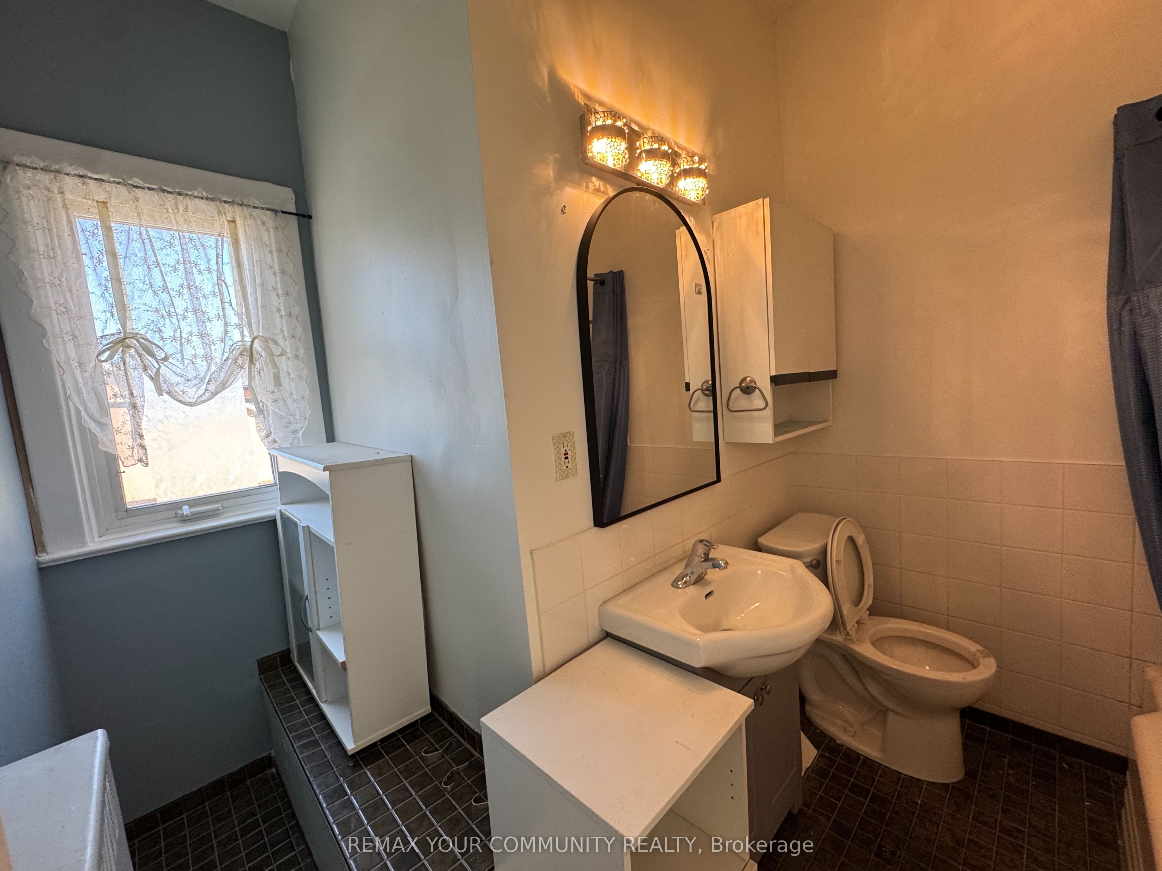 358 Main Street W 3 Property Photo 13