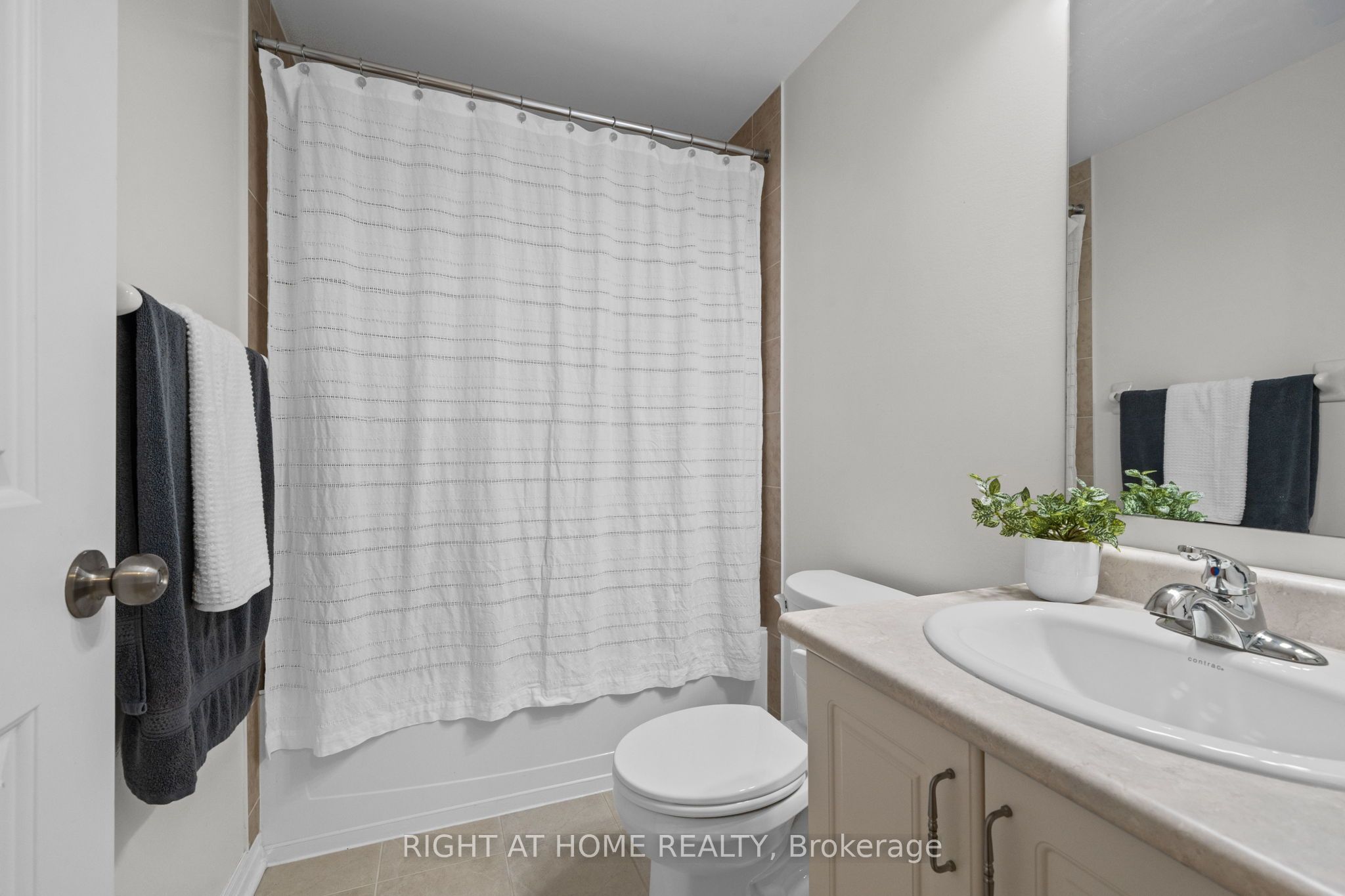 525 Peerless Street Property Photo 36