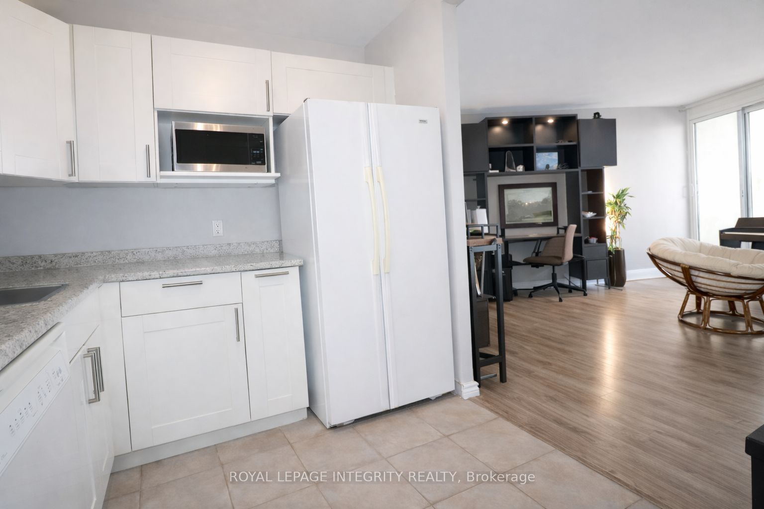 900 Dynes Road N 2505 Property Photo 12