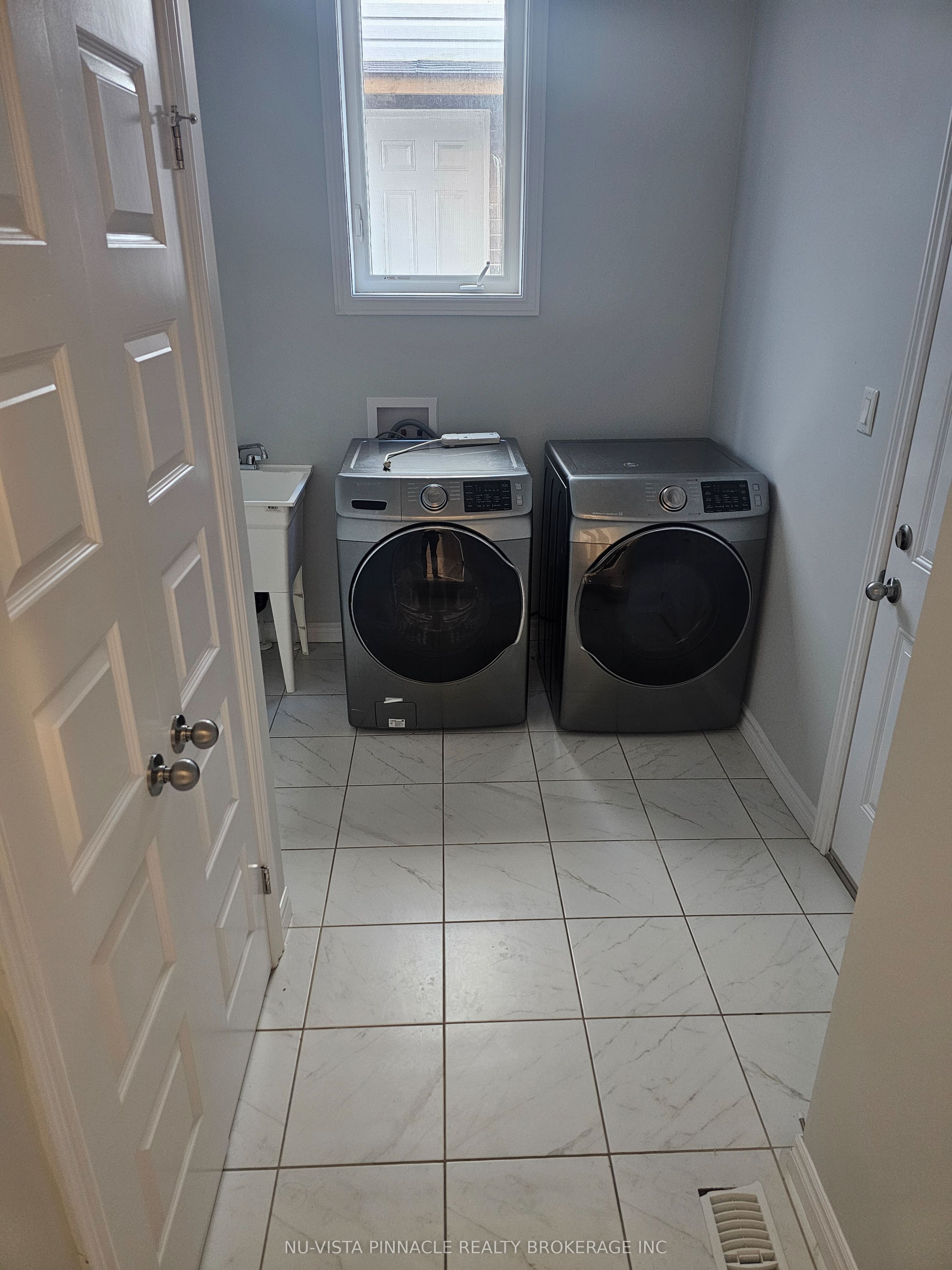 2039 Cedarpark Drive Property Photo 6