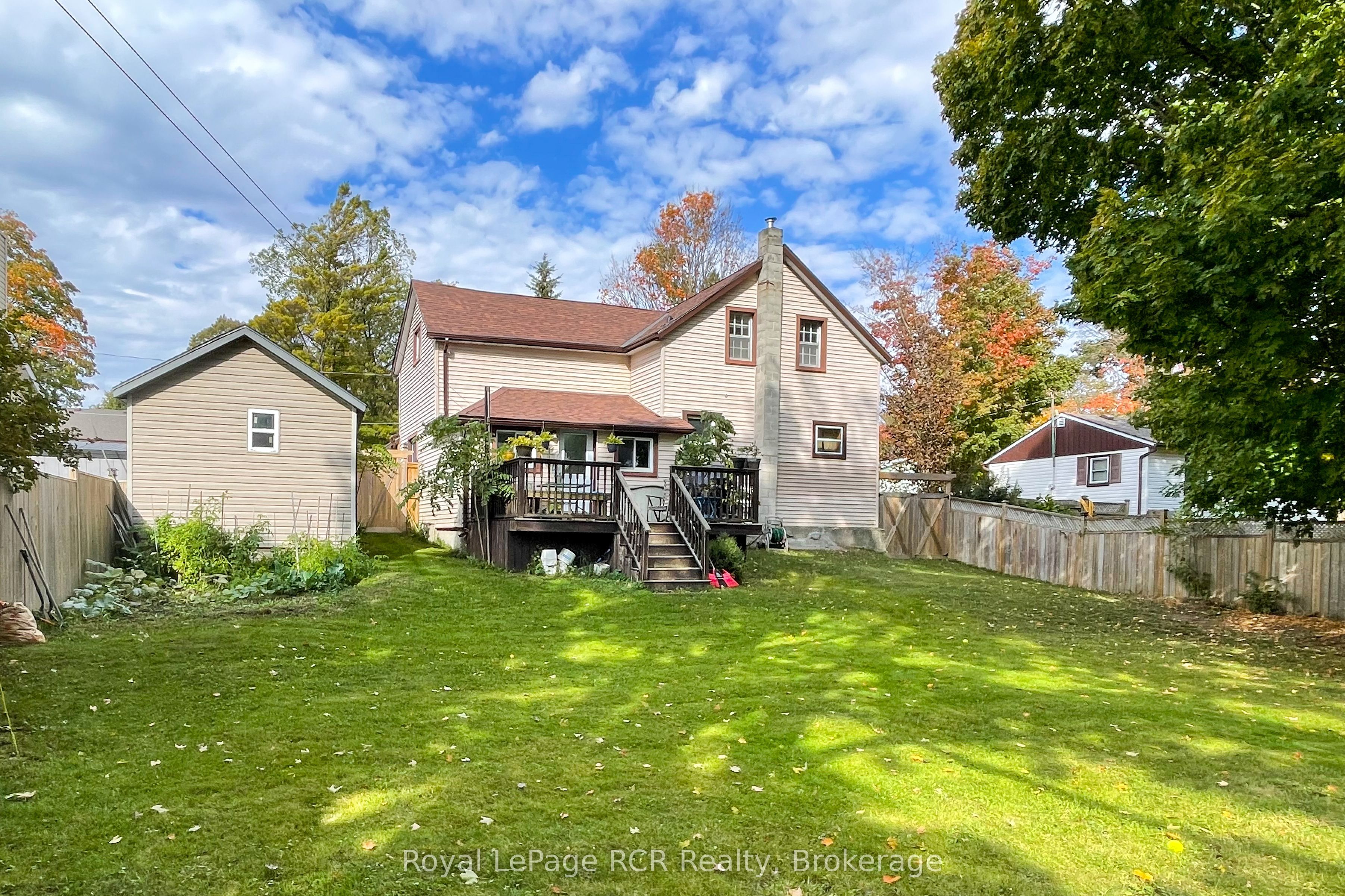 11 Gordon Street E Property Photo 5