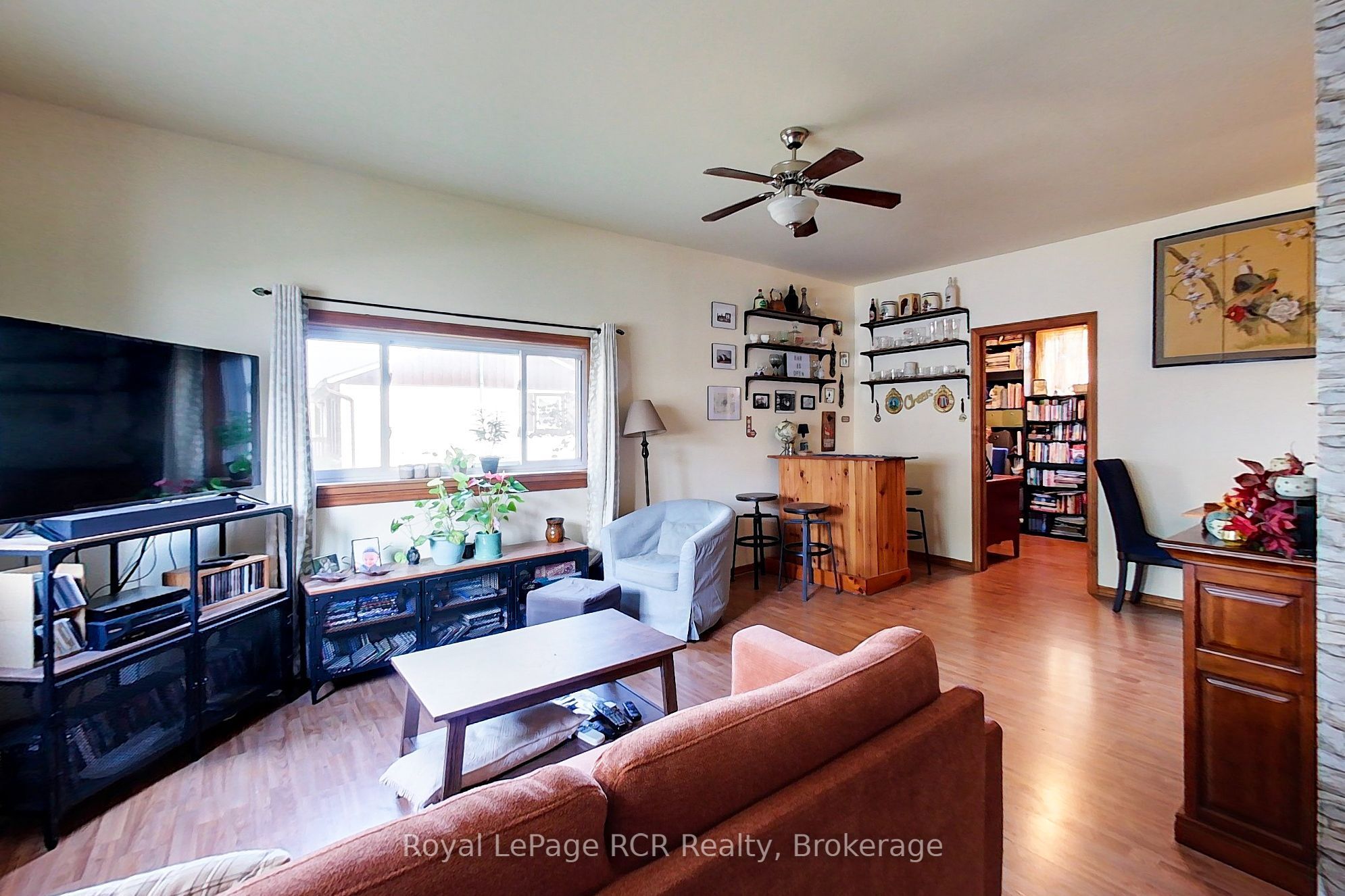 11 Gordon Street E Property Photo 16