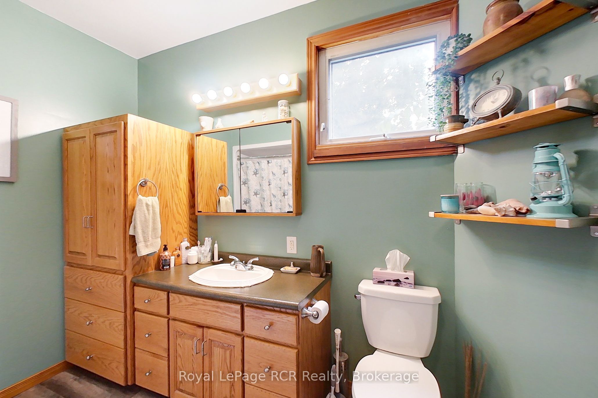 11 Gordon Street E Property Photo 23
