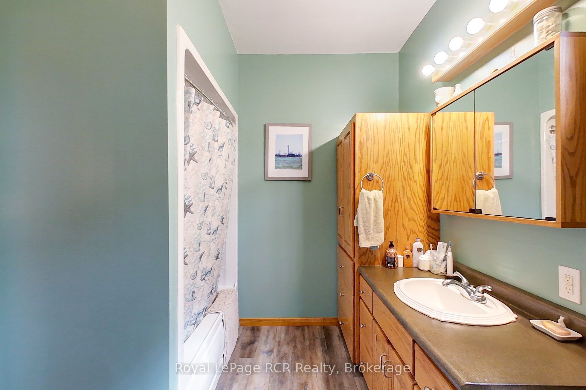 11 Gordon Street E Property Photo 24