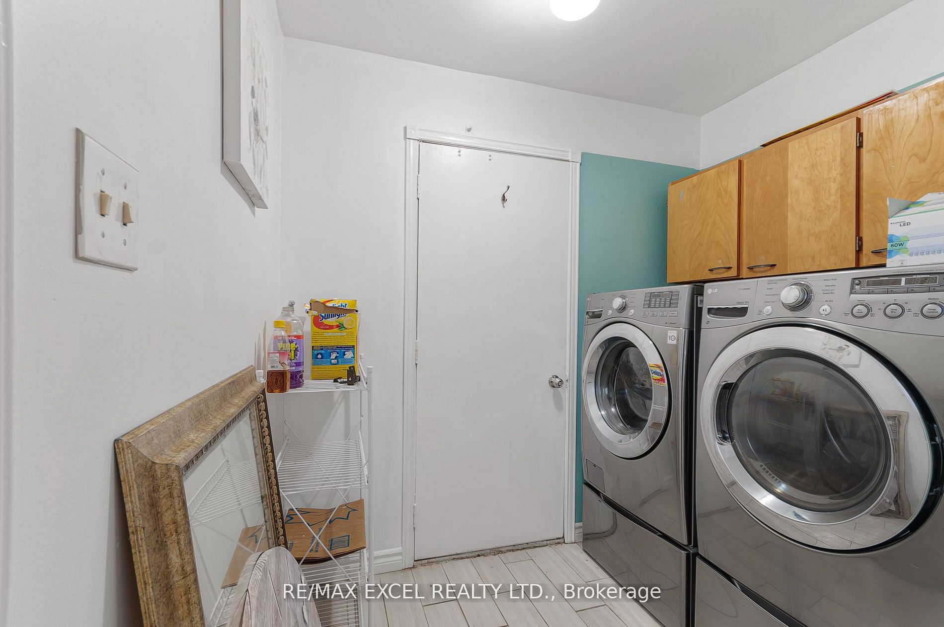 218 Angeline Street N Property Photo 13