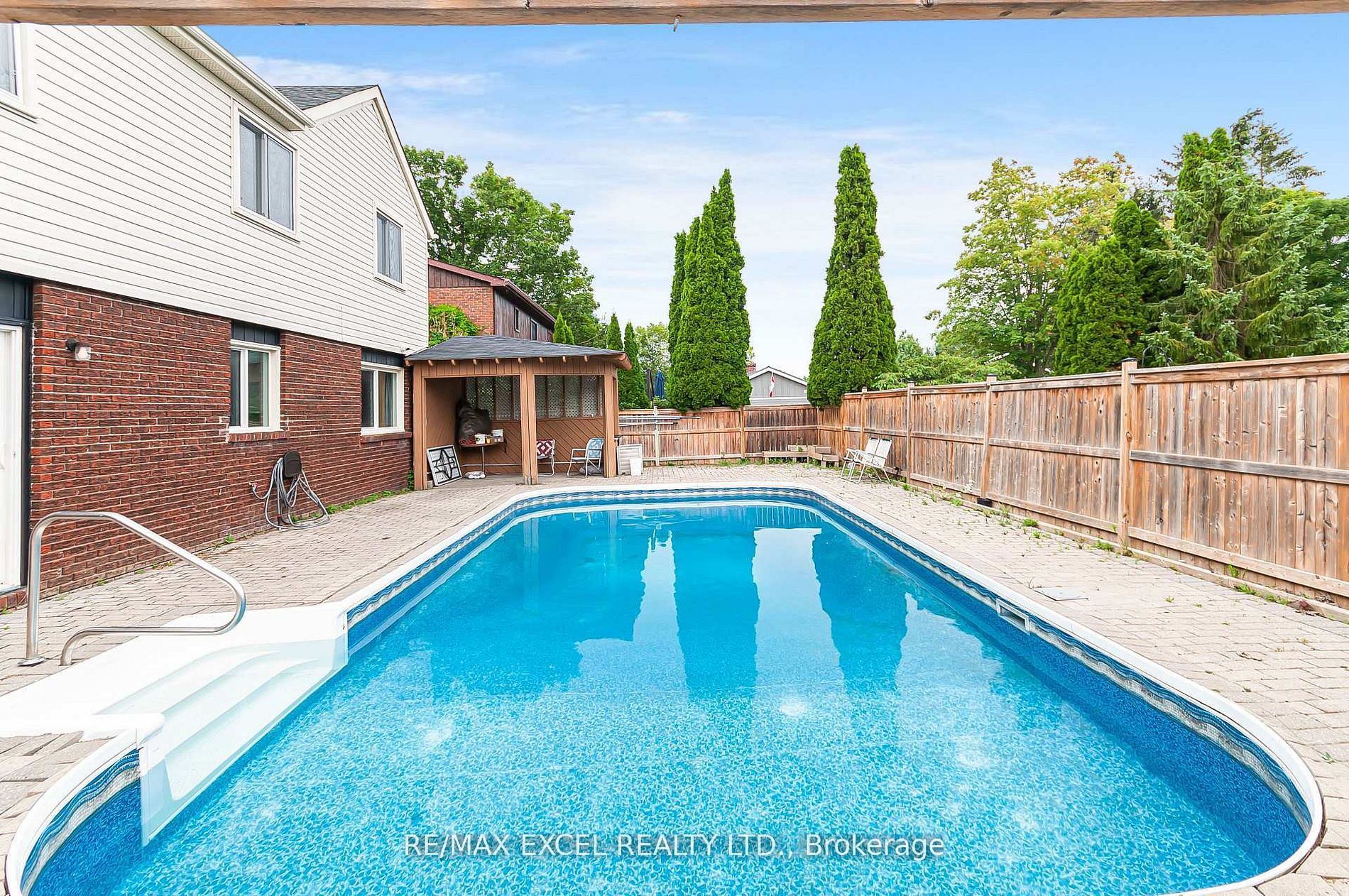 218 Angeline Street N Property Photo 17