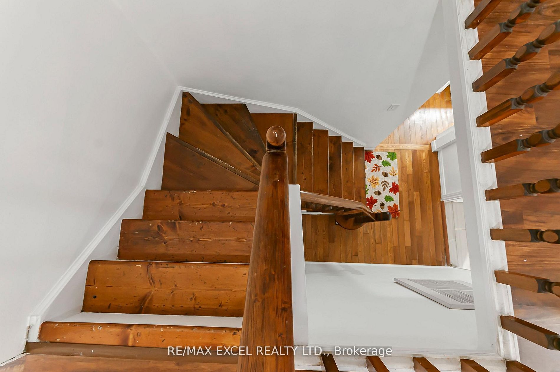 218 Angeline Street N Property Photo 27