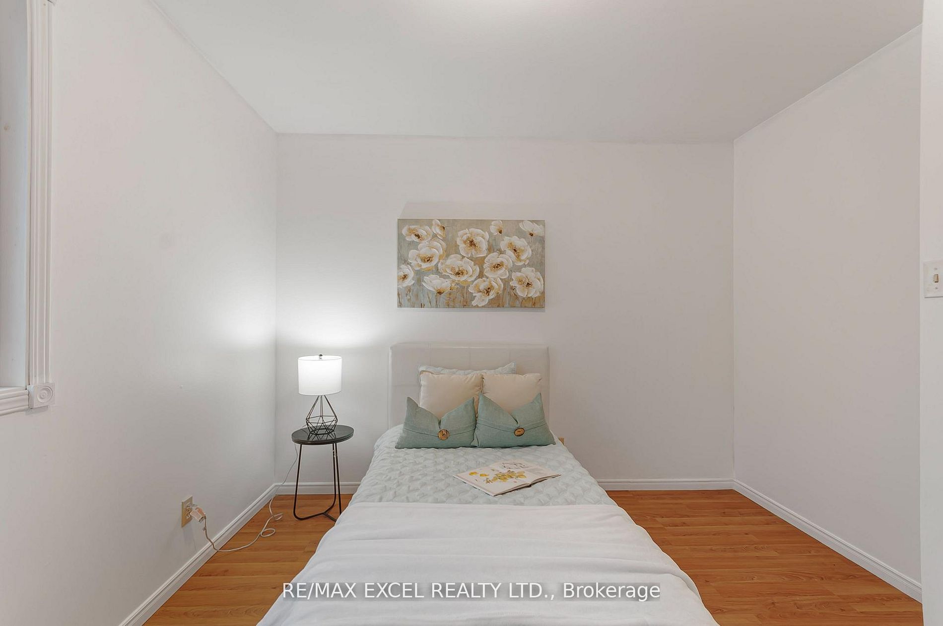 218 Angeline Street N Property Photo 35