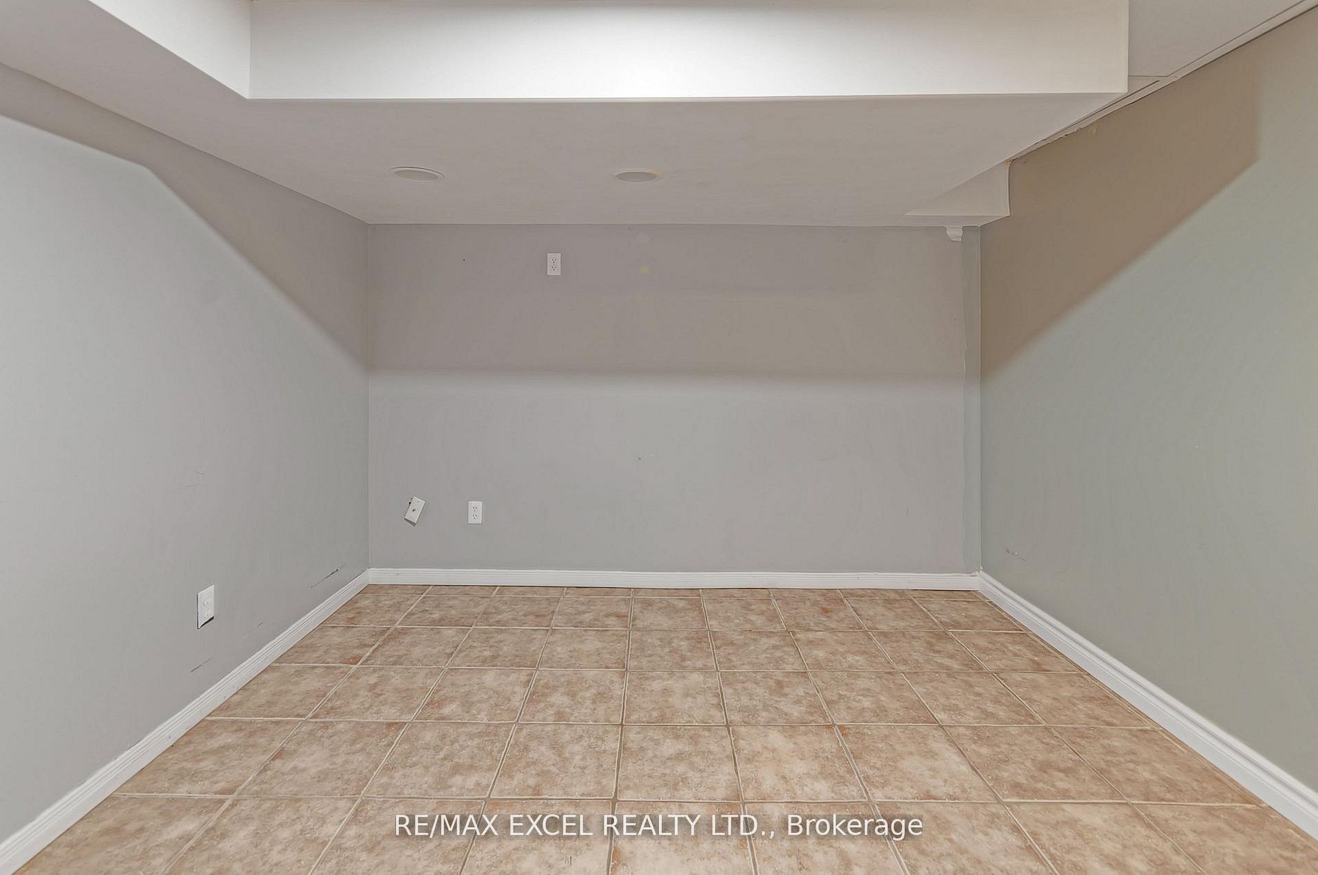 218 Angeline Street N Property Photo 36